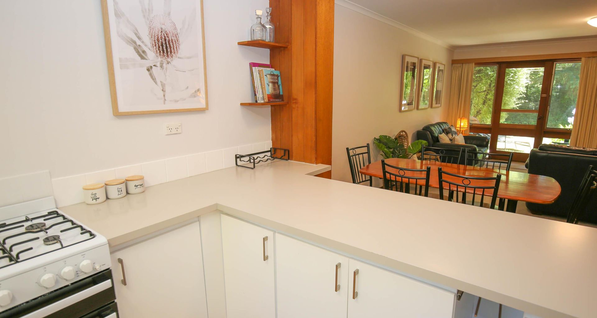 CEDAR HOLIDAY UNITS – APARTMENT 3