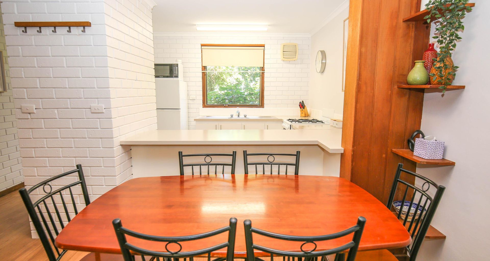 CEDAR HOLIDAY UNITS – APARTMENT 3