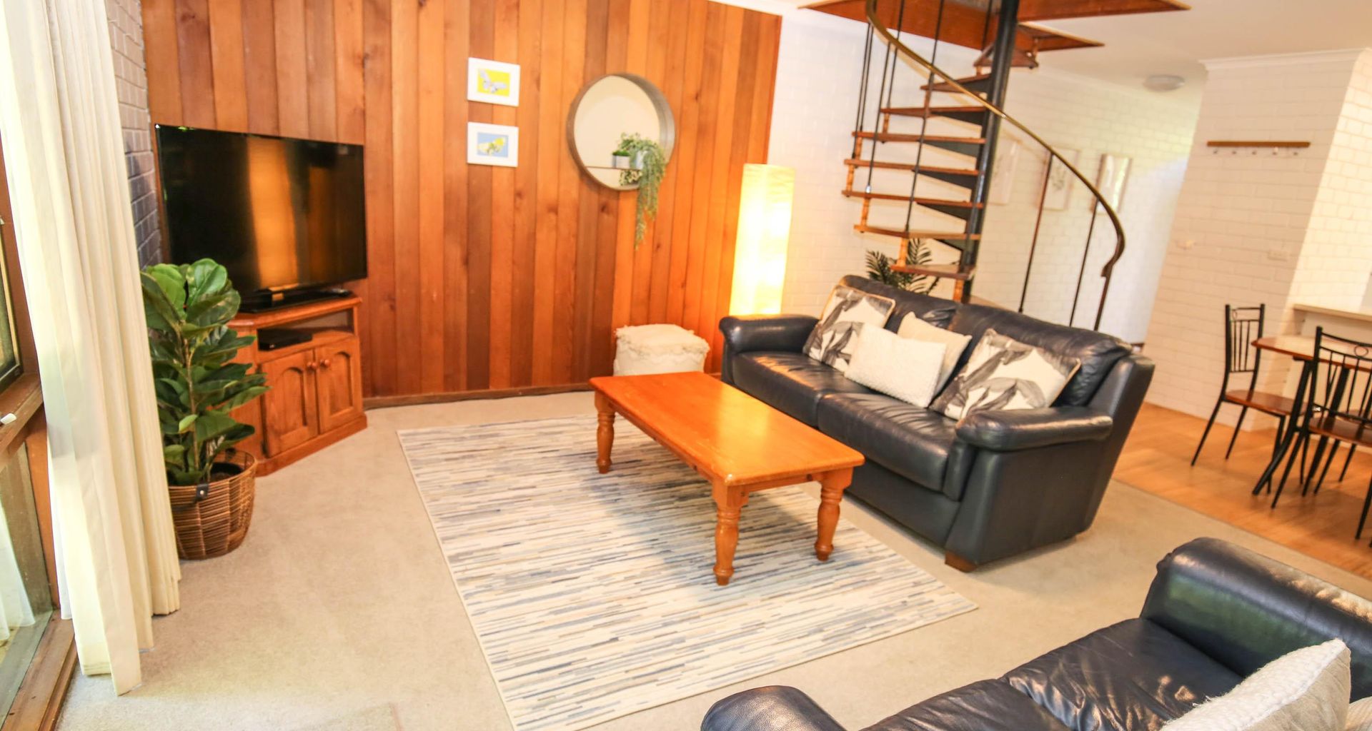 CEDAR HOLIDAY UNITS – APARTMENT 3