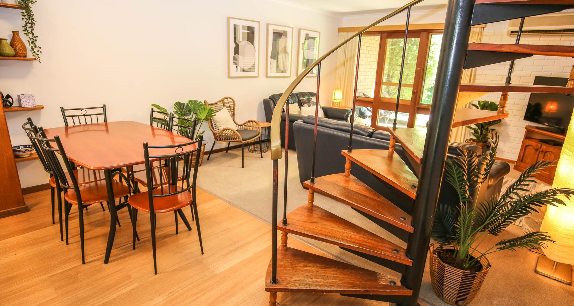 CEDAR HOLIDAY UNITS – APARTMENT 3