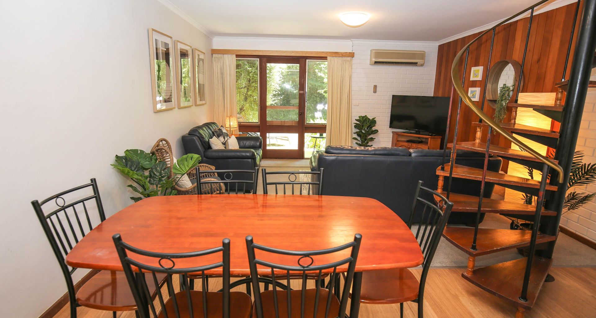 CEDAR HOLIDAY UNITS – APARTMENT 3