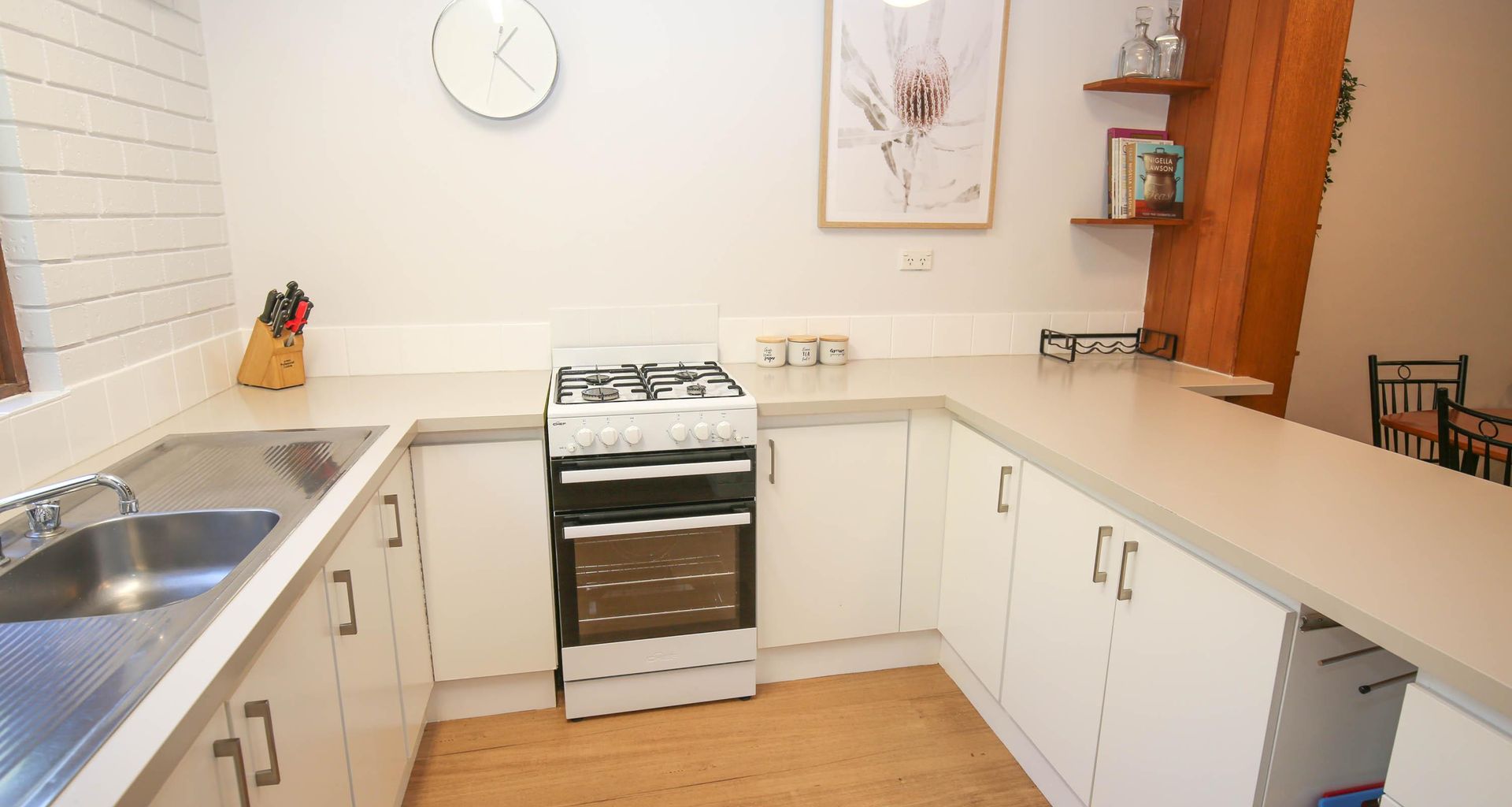 CEDAR HOLIDAY UNITS – APARTMENT 3