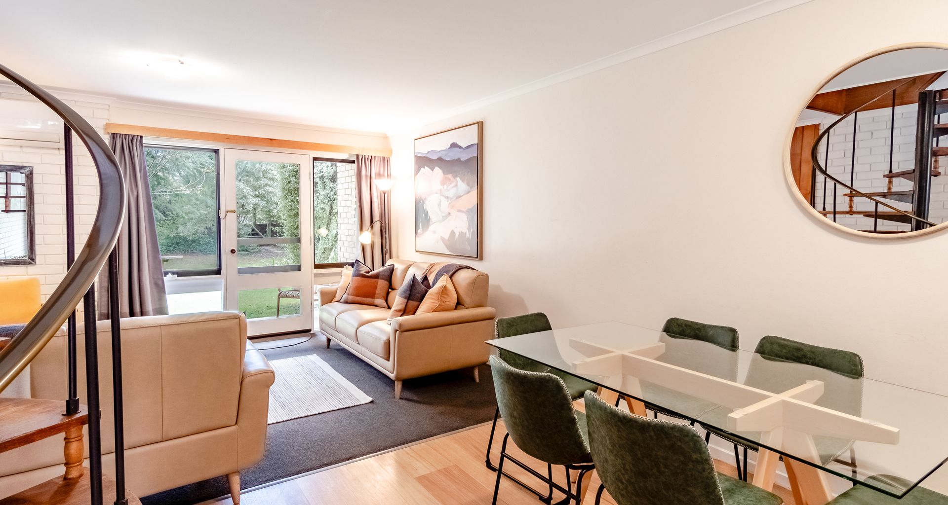 CEDAR HOLIDAY UNITS – APARTMENT 4