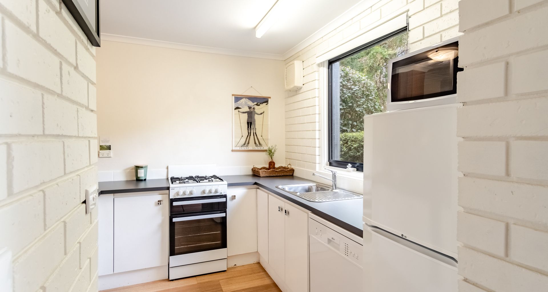 CEDAR HOLIDAY UNITS – APARTMENT 4