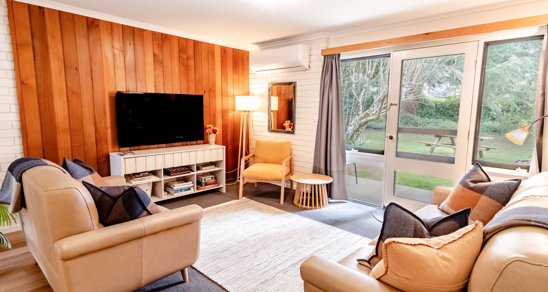 CEDAR HOLIDAY UNITS – APARTMENT 4