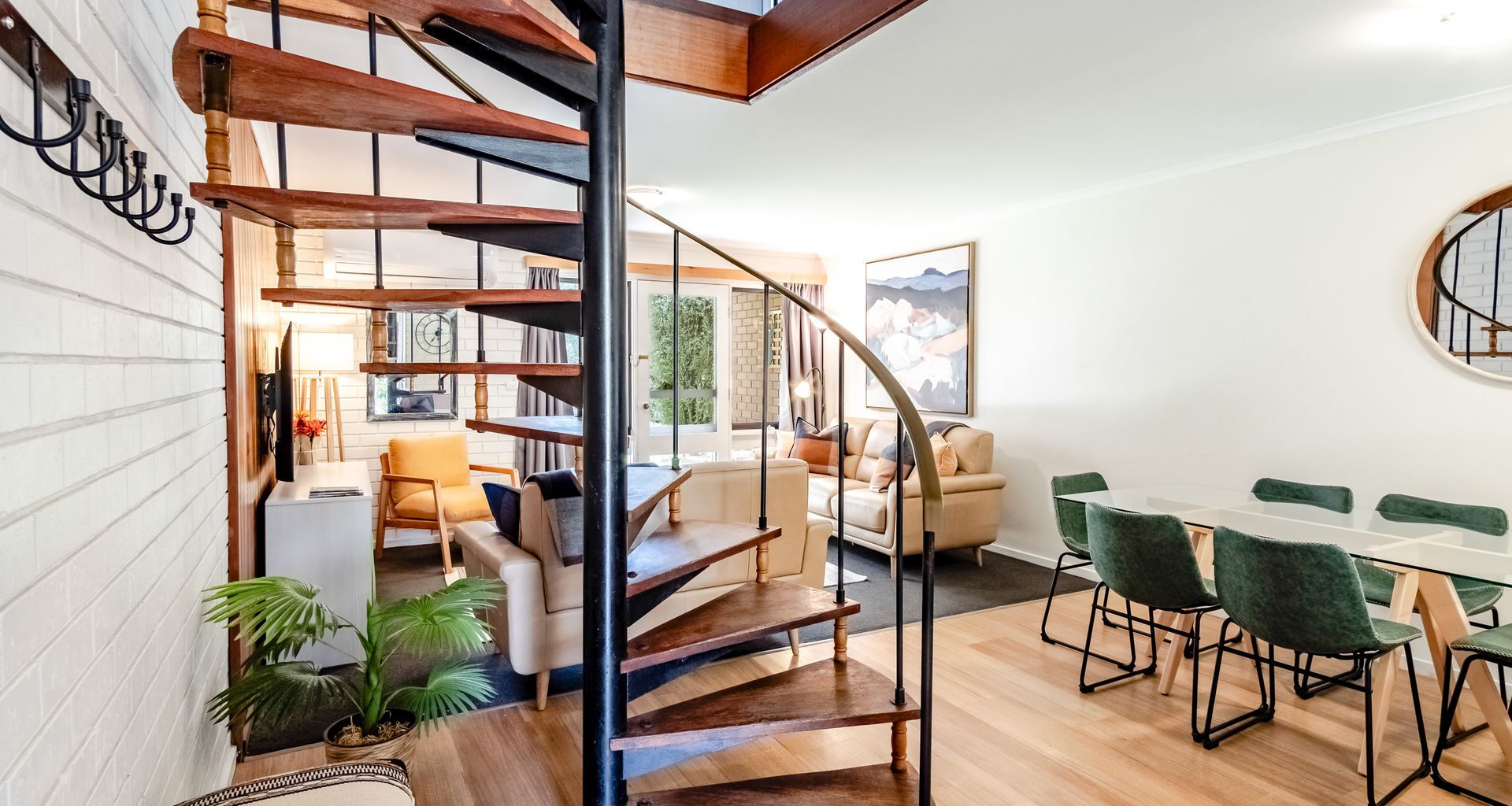 CEDAR HOLIDAY UNITS – APARTMENT 4