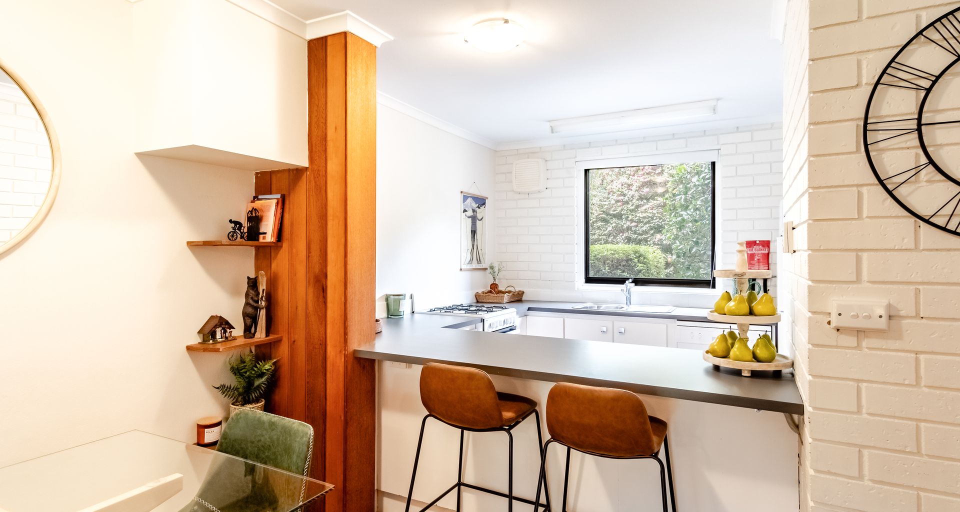 CEDAR HOLIDAY UNITS – APARTMENT 4