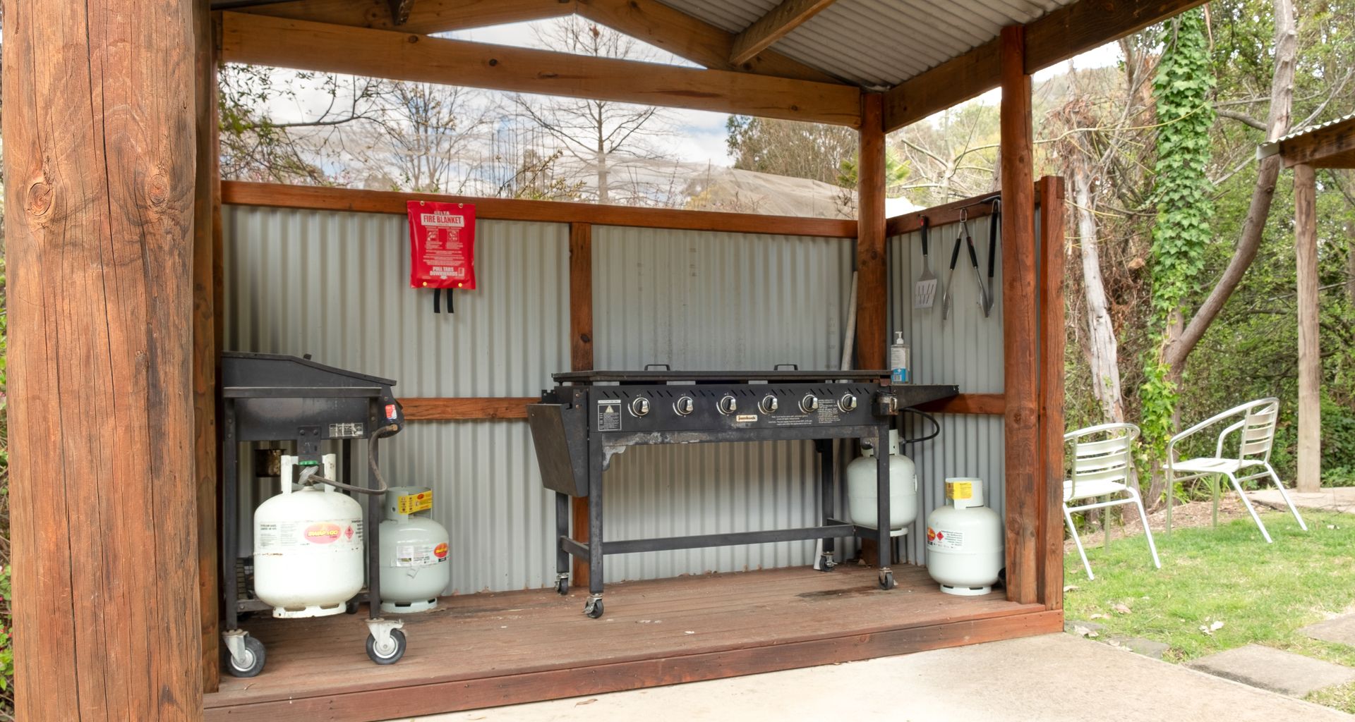 CEDAR HOLIDAY UNITS – APARTMENT 4