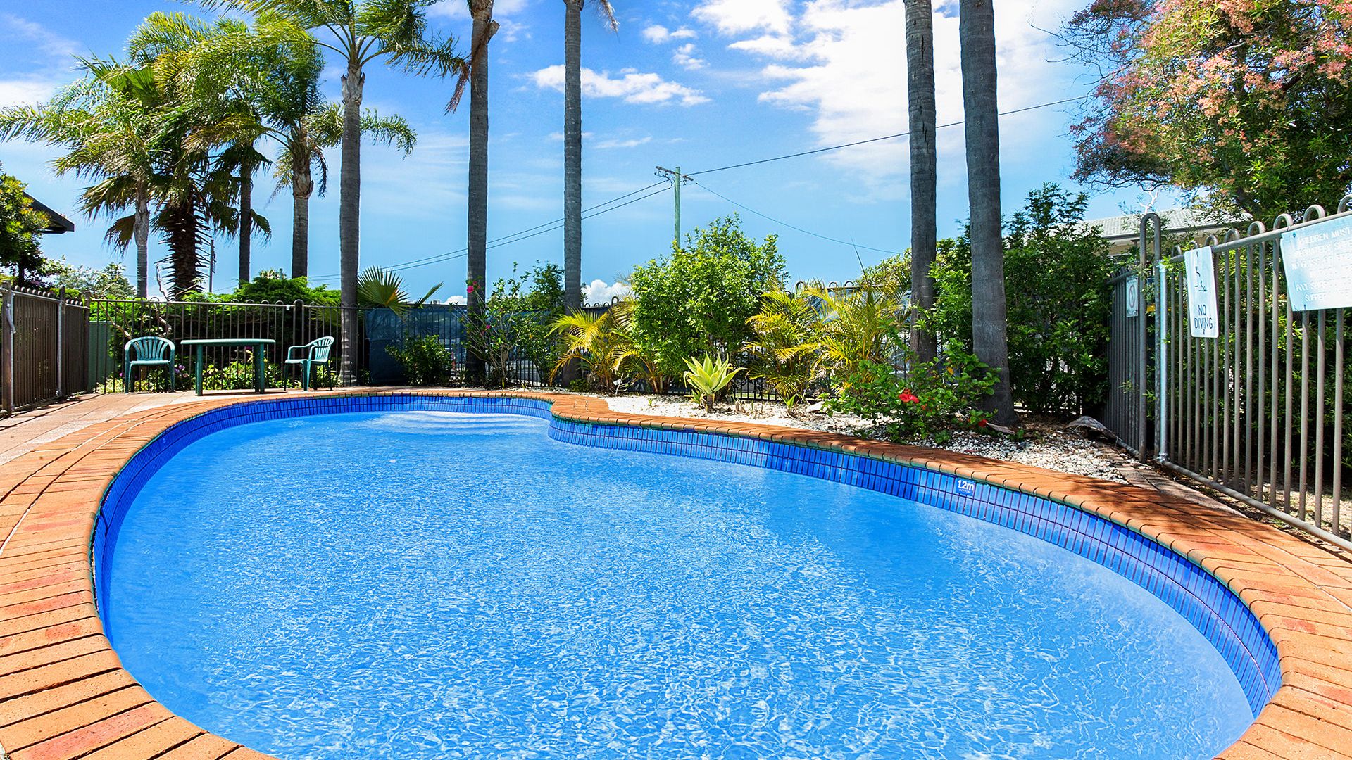 Macadamia Court, 2/8 Government Road