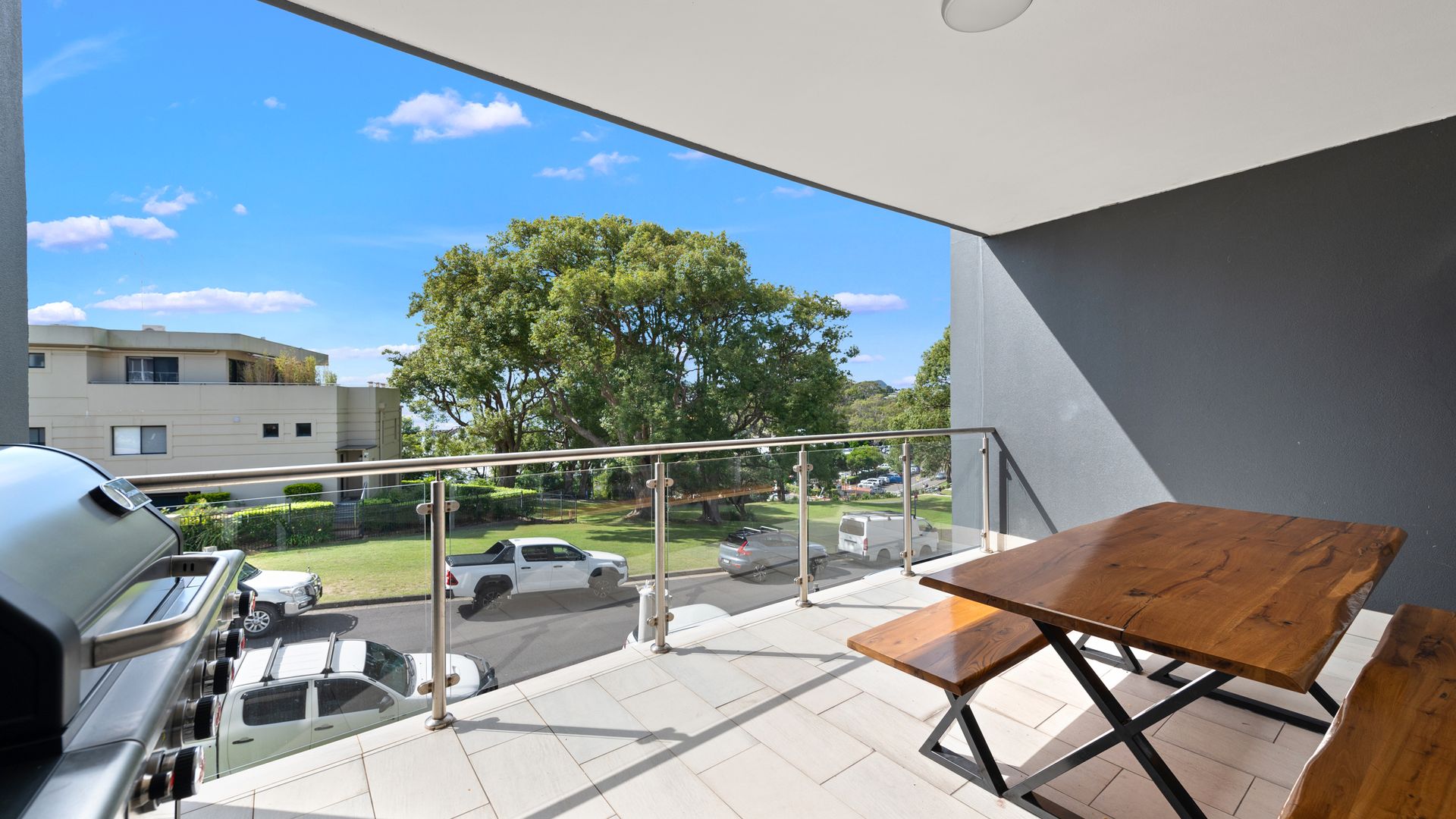 Oasis, Unit 3/5 Laman Street