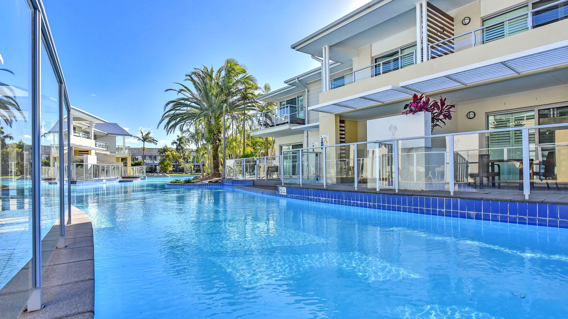 J’s Resort Pacific Blue Swim Up-Unit A