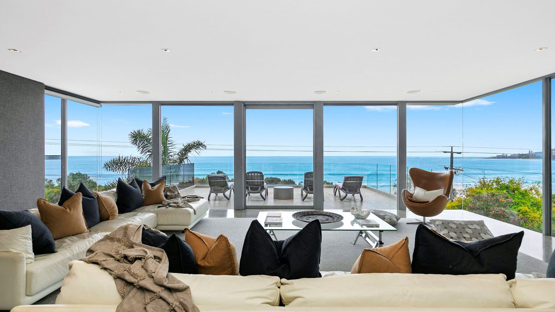 Azure – Absolute Beachfront Luxury, Wifi, Spa