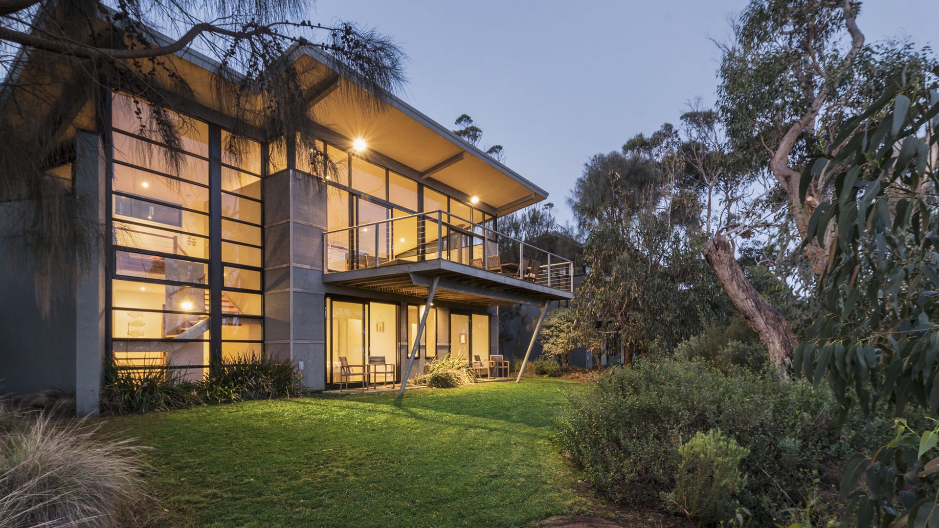 Skenes Beach House – Stunning Ocean Views Amongst A Natural Bush Setting