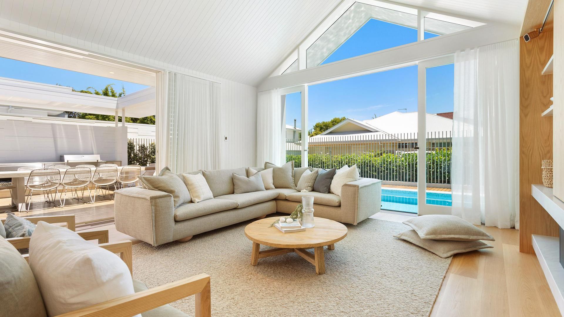 Aroha – beachside luxury home with private pool