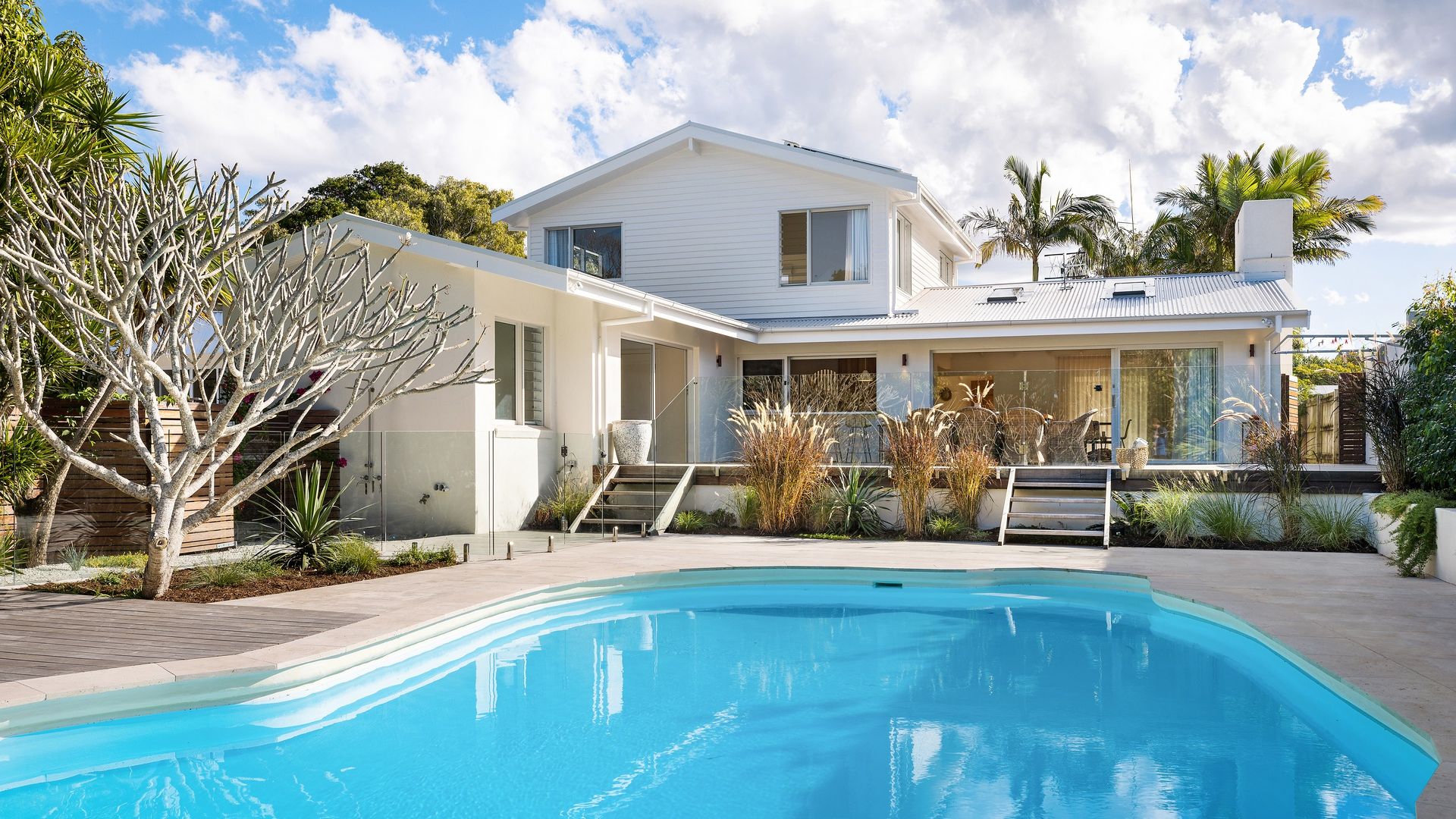 Kirra Beach House – relax in pool & sauna