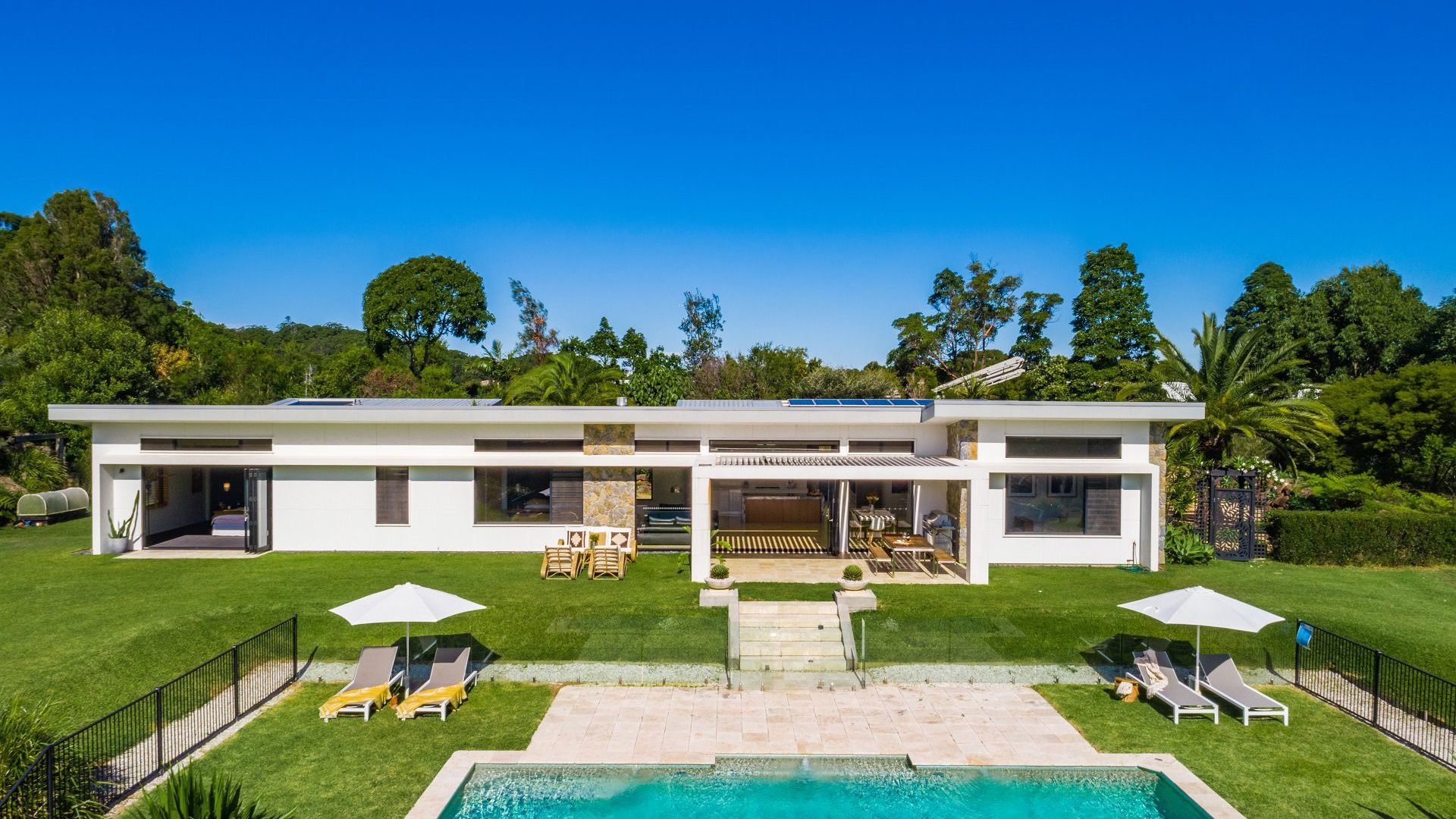 La Reserve – Broken Head retreat with pool