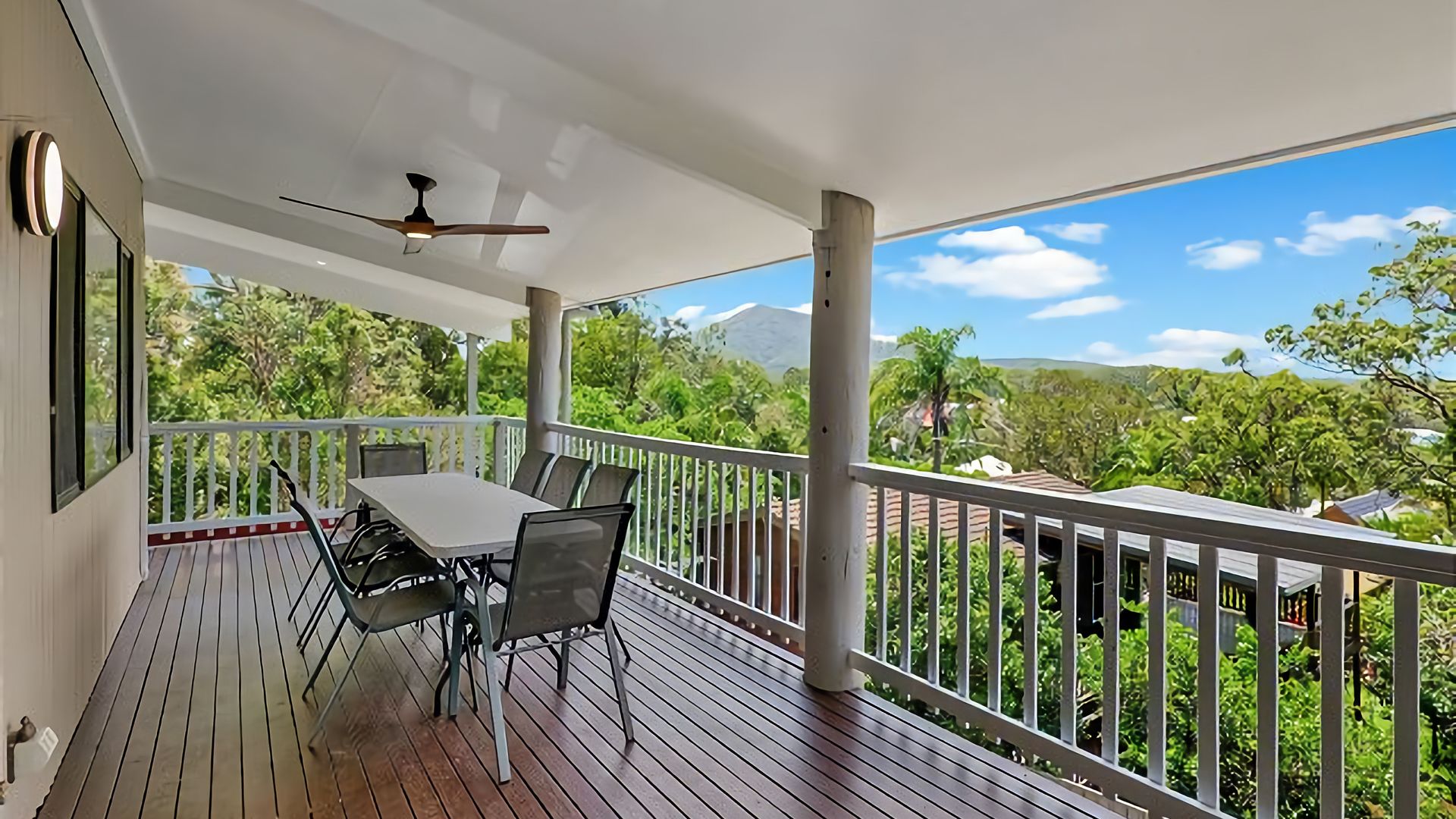 Hibiscus Hideaway Valla Beach 4BR home w/ two verandahs