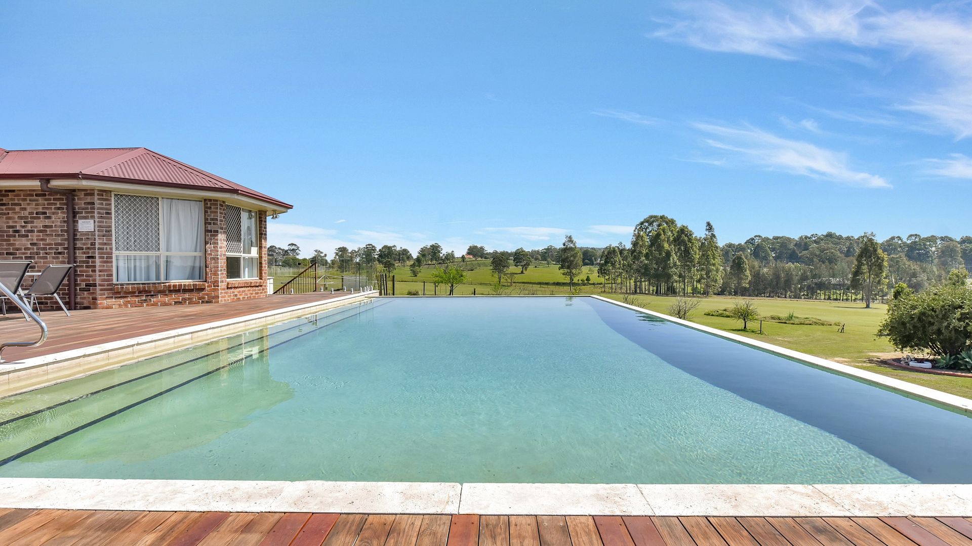 Noble Willow Homestead Lovedale. Super Spacious, with views and pool
