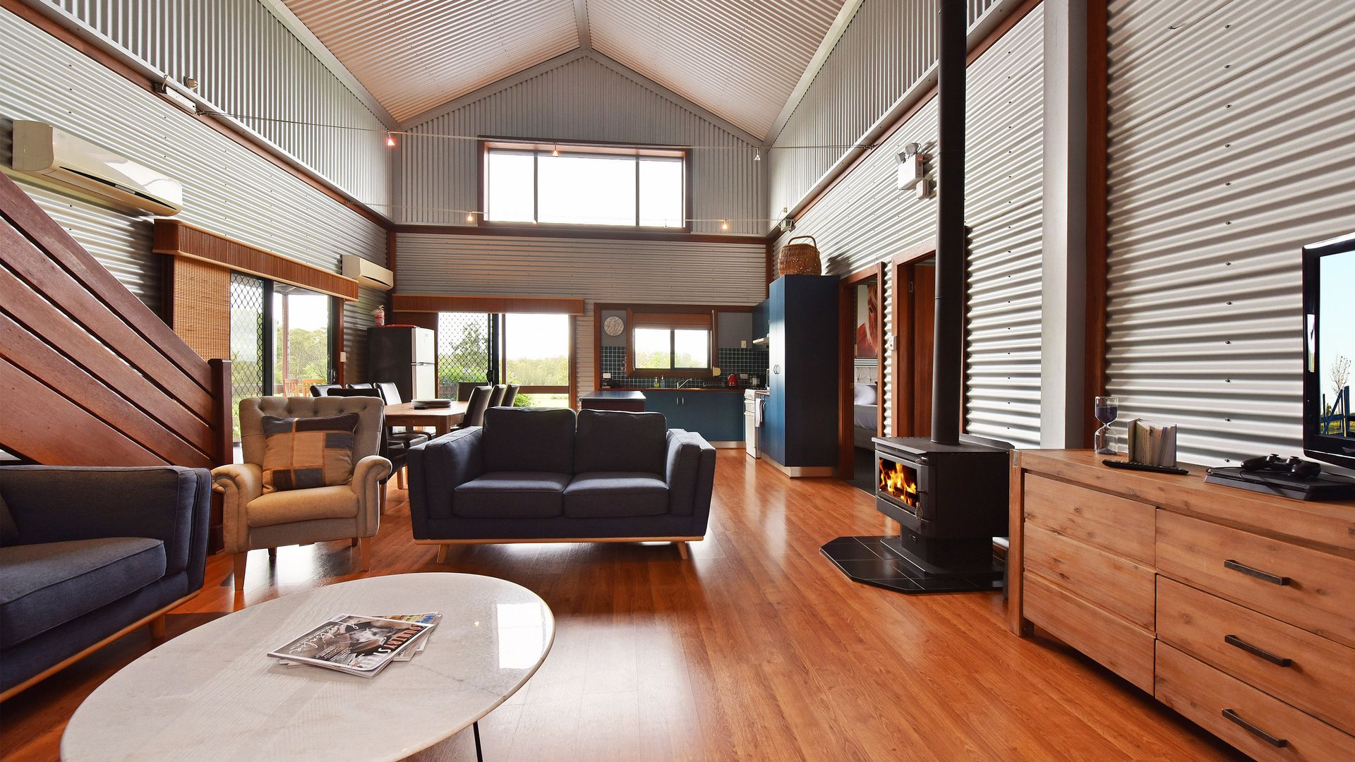 Kelman Cottage – tucked away with pool + views + native wildlife