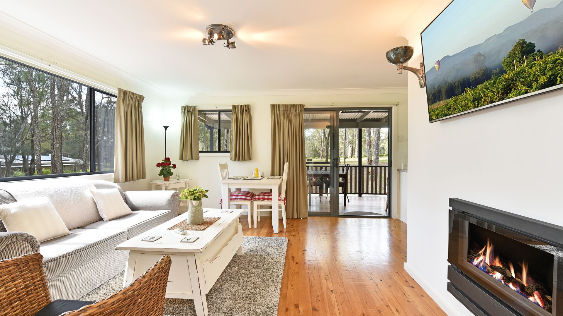 Olive Grove 3 Cottage with Wifi in Central Vineyard Area