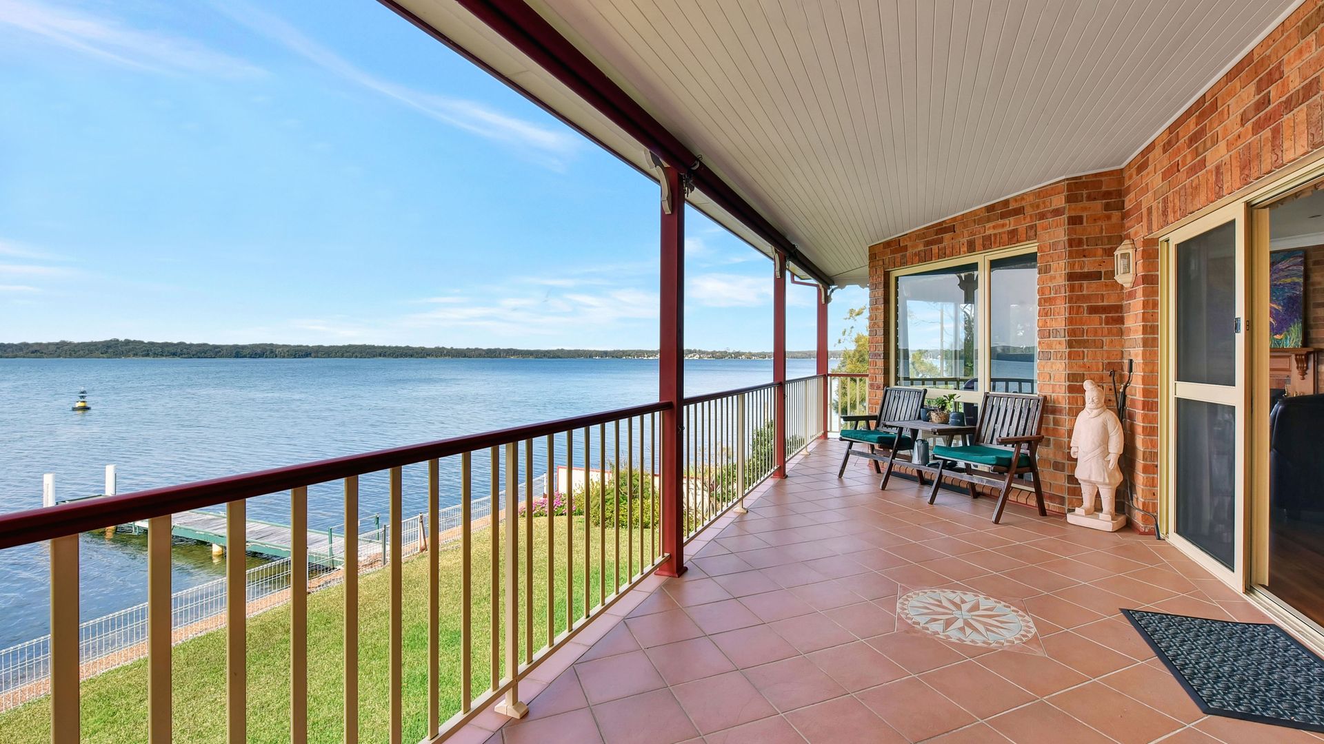 Sunshine Lake Views – Absolute Waterfront