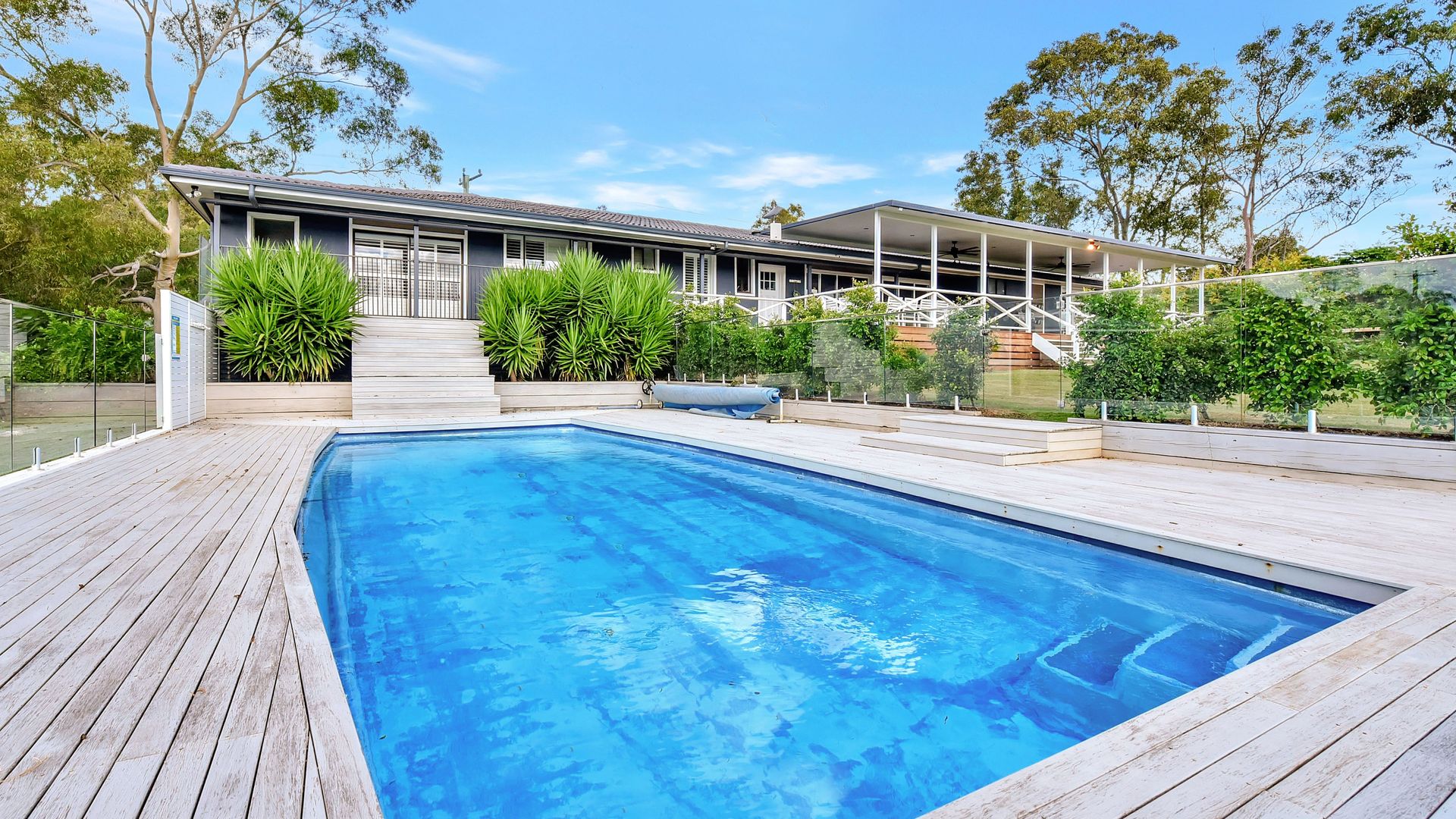 Palmers Lane Vineyard Estate and Retreat with Pool offers a large 6br home and 2br cottage