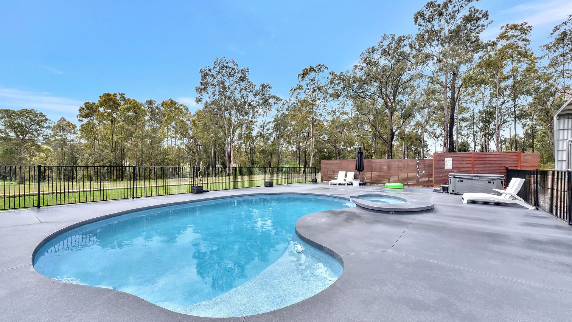 Kitchener Country Estate with Pool Hot Tub on private acres that sleeps up to 18