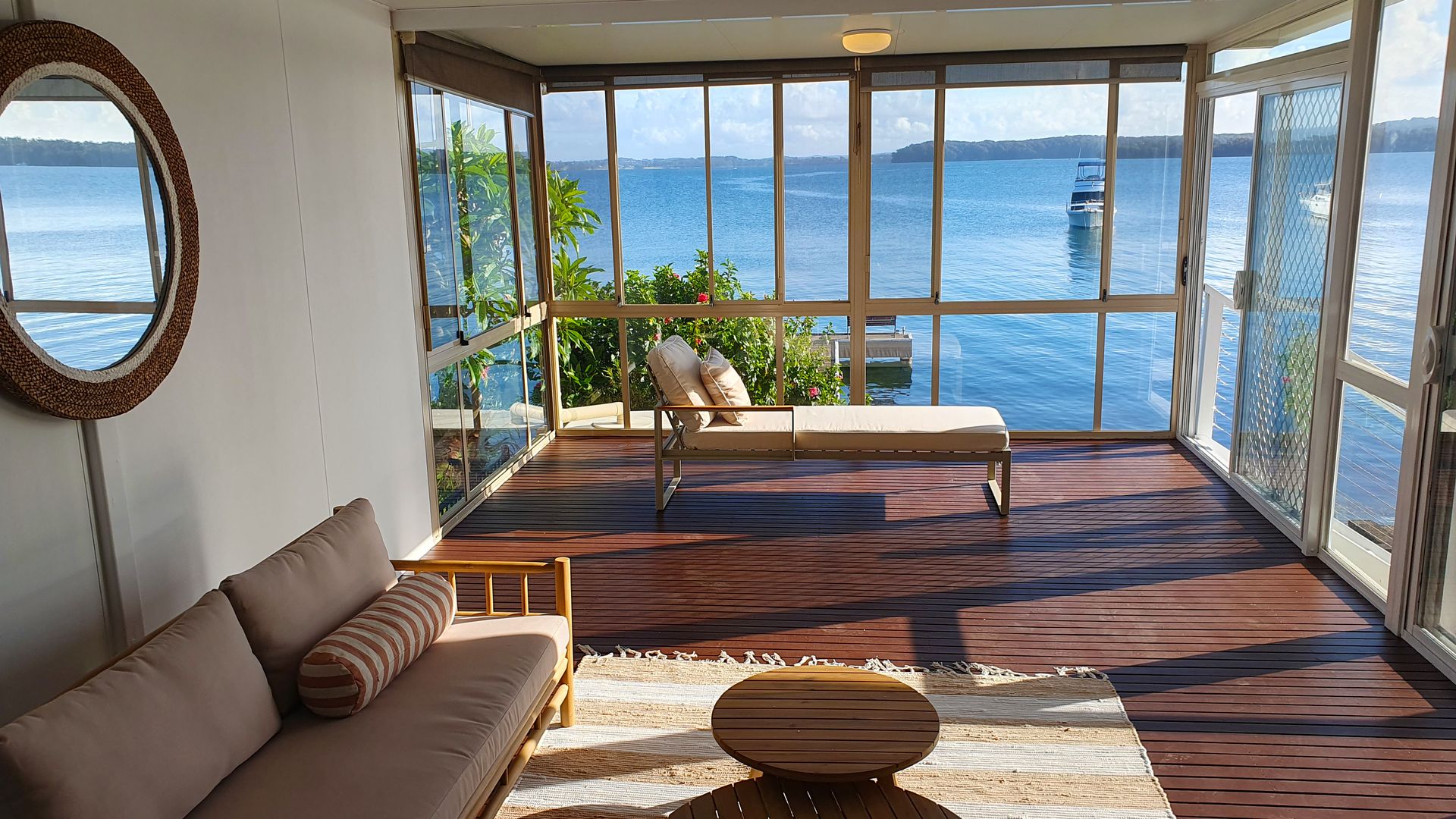 Kabine Waterfront Lakehouse in Sunshine