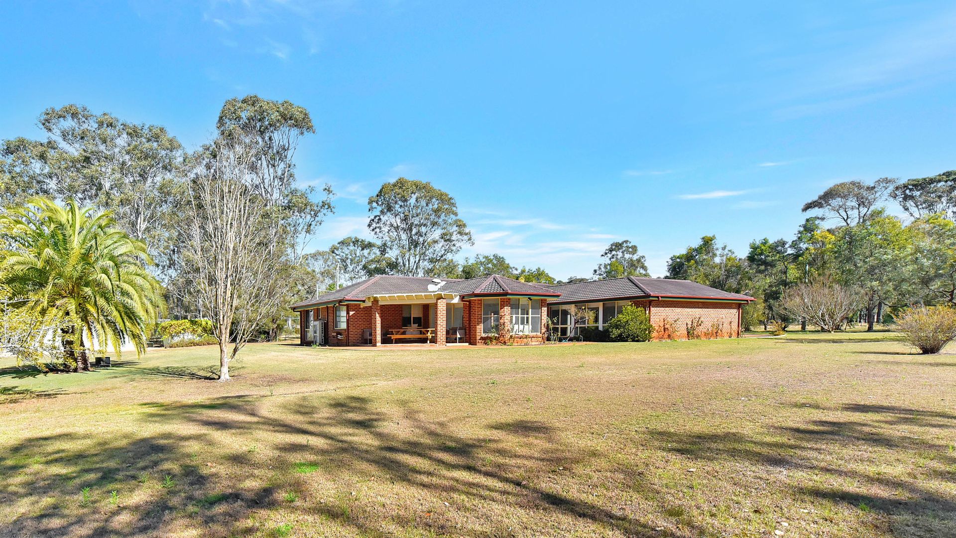 Home Among the Gum Trees – Lovedale. Central to wineries and wedding venues