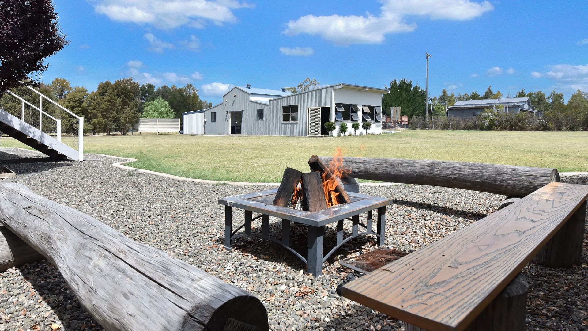 Kulang Lodge in charming Broke with Large Swim Spa and games room suits up to 8 guests