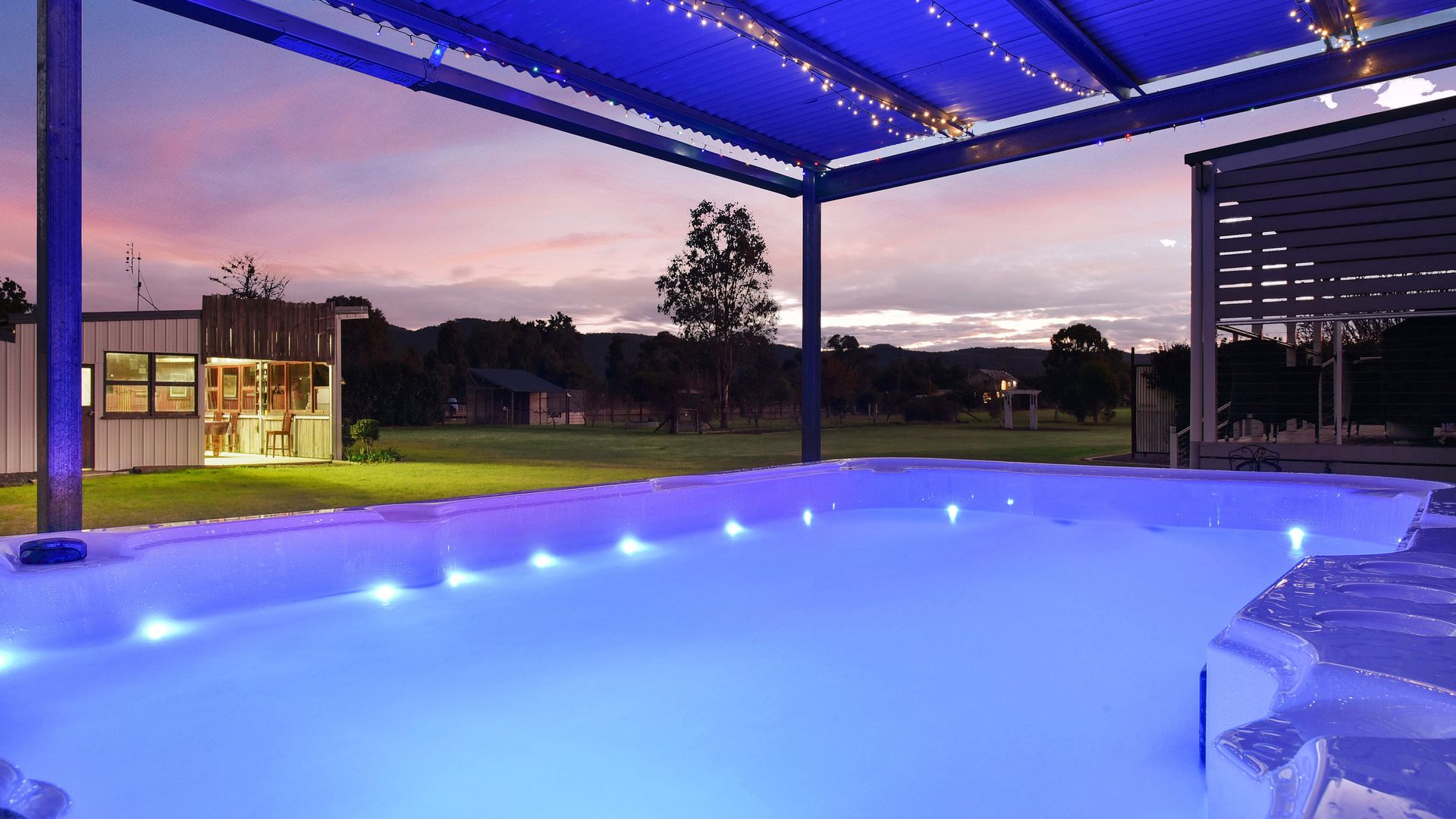 Kulang Retreat in charming Broke with Large Swim Spa and games room suits up to 14 guests