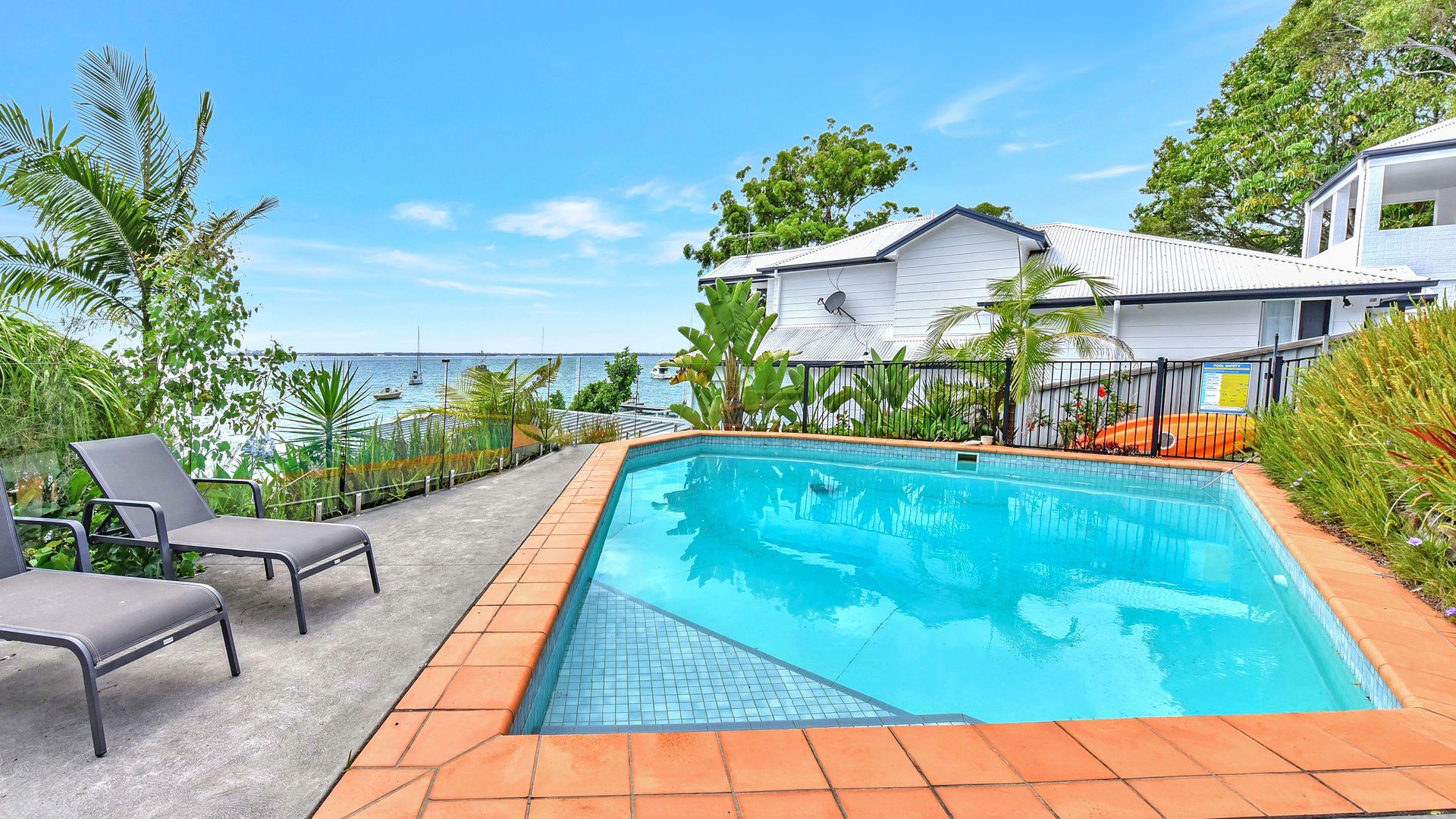 Shimmer Shores Absolute Waterfront Retreat at Fishing Point, Lake Macquarie