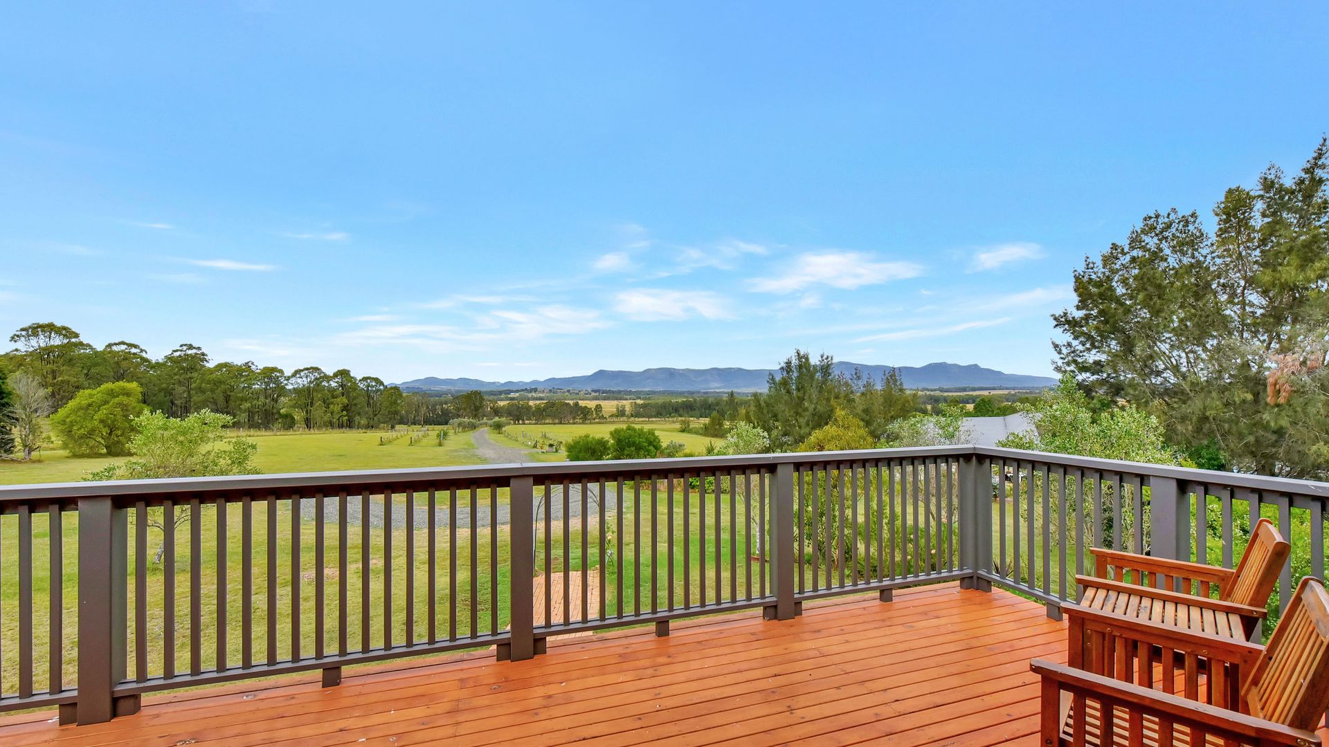 Silver Springs 4br Cottage, with Wifi, Views, Olives and Space