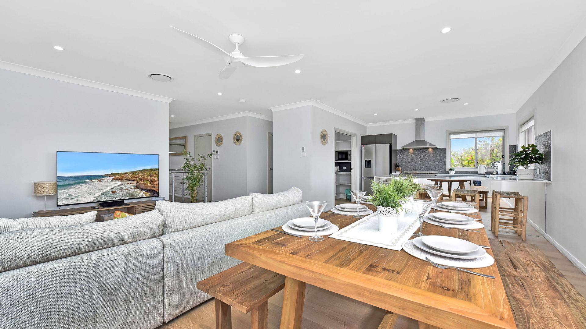 Finns at Caves Beach Resort