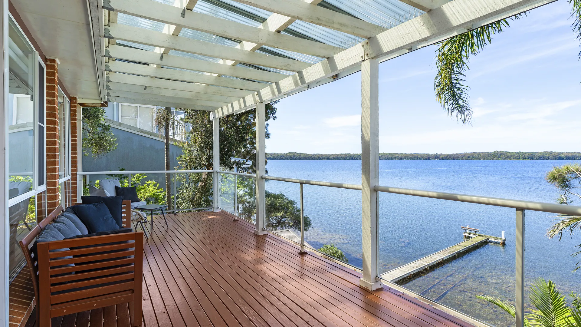 Sunshine Waterfront Lakehouse