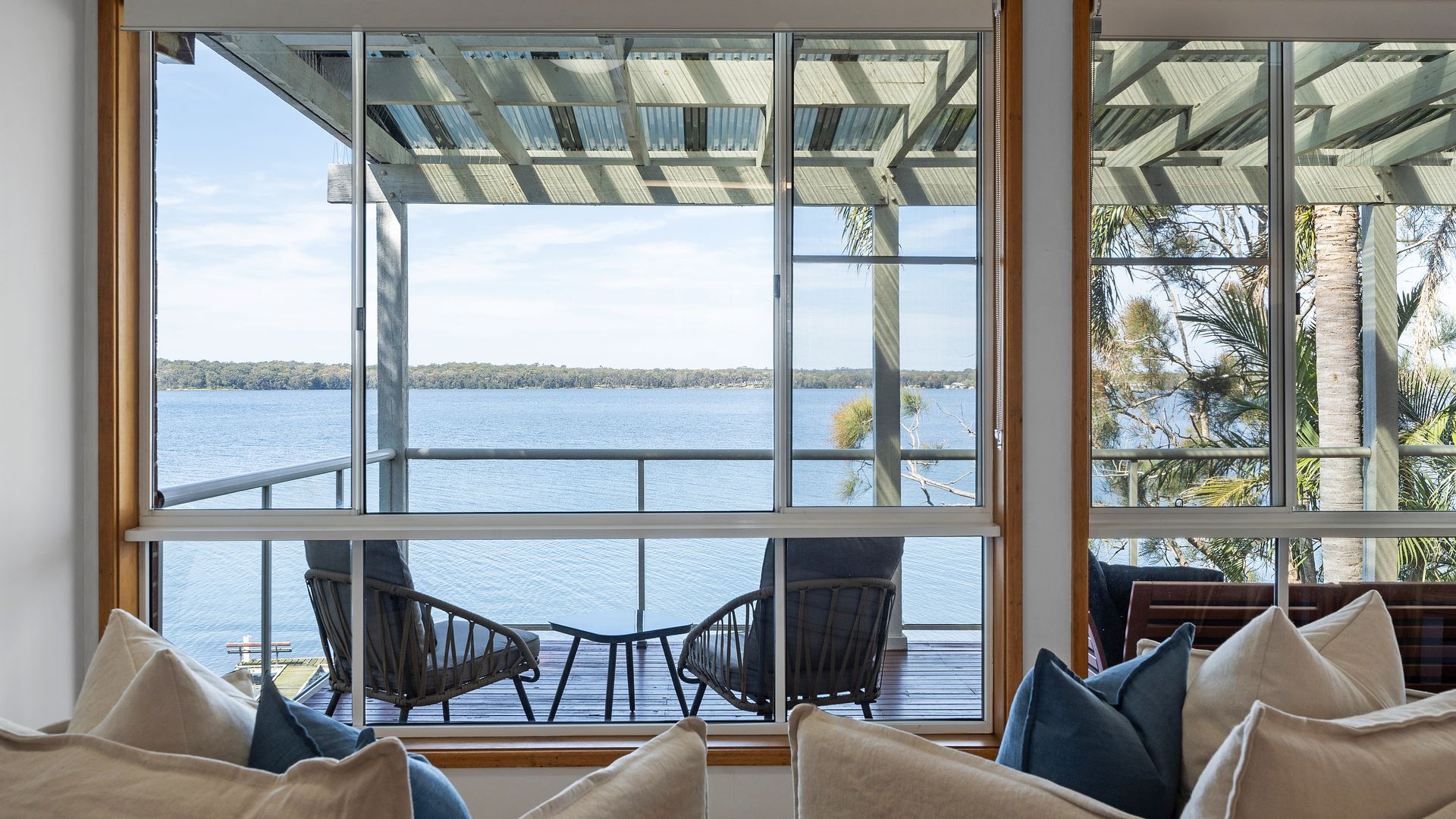 Sunshine Waterfront 3 Bedroom Lakehouse