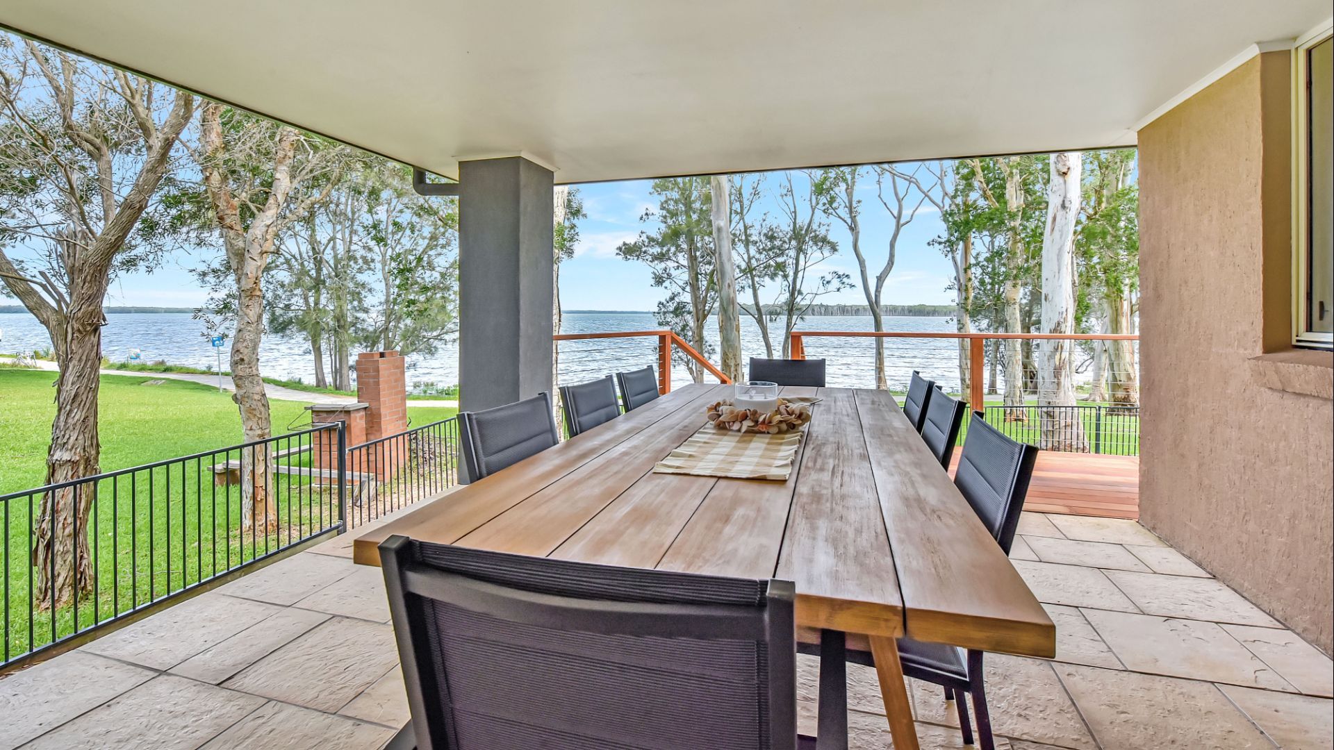ChrisTony 3 Bdrm Waterfrnt Cottage