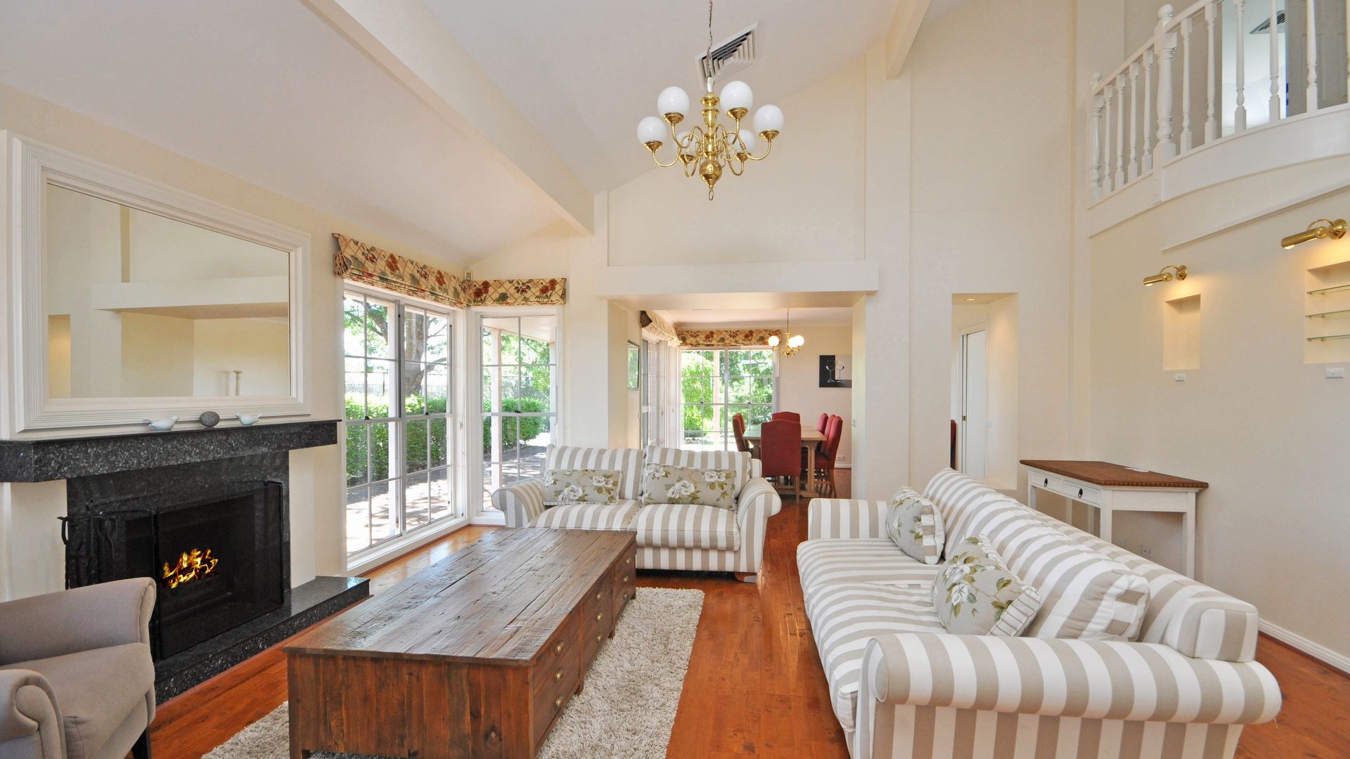 Beggars Bridge Vineyard Homestead w/ pool + wifi + tennis + vineyard