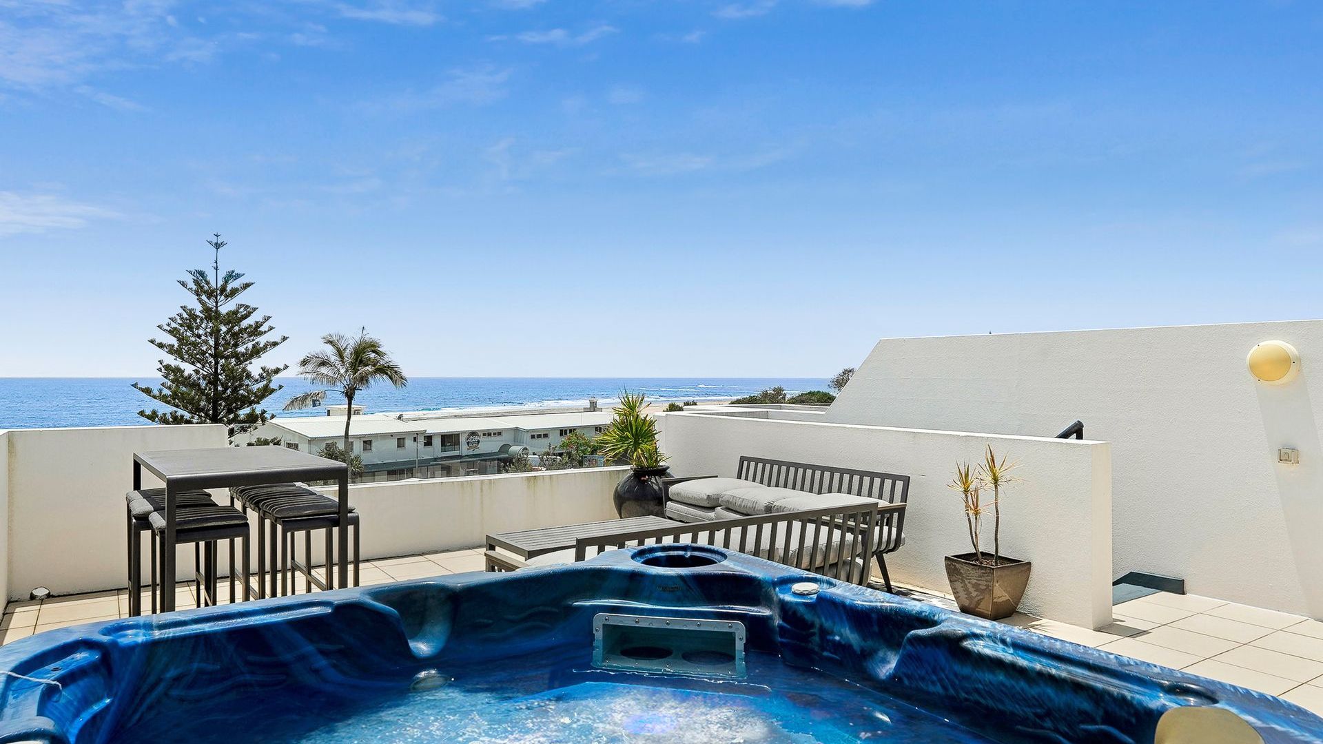 Paradiso 3 Bedroom Ocean Front Roof Top Spa 336