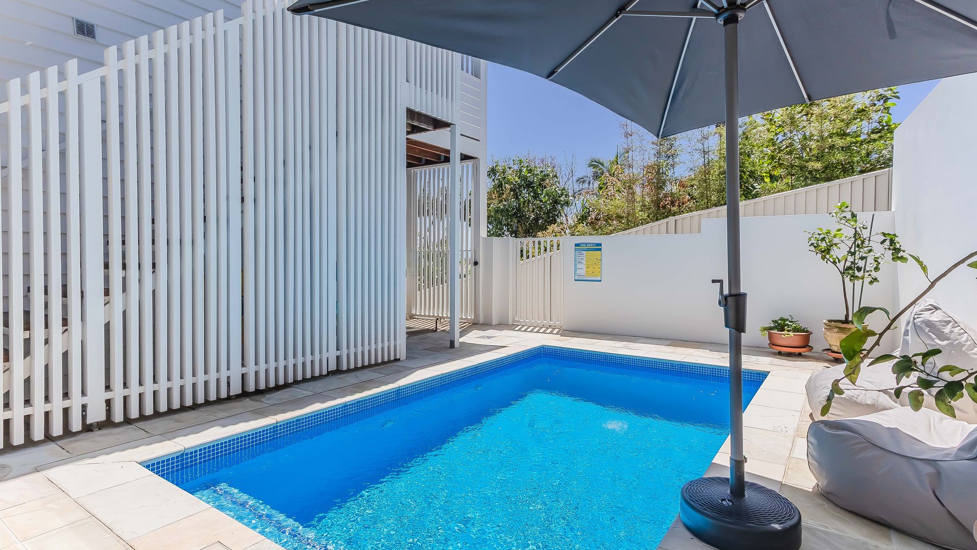 High Tide 4BR 3 level house w/ Ocean views & Pool