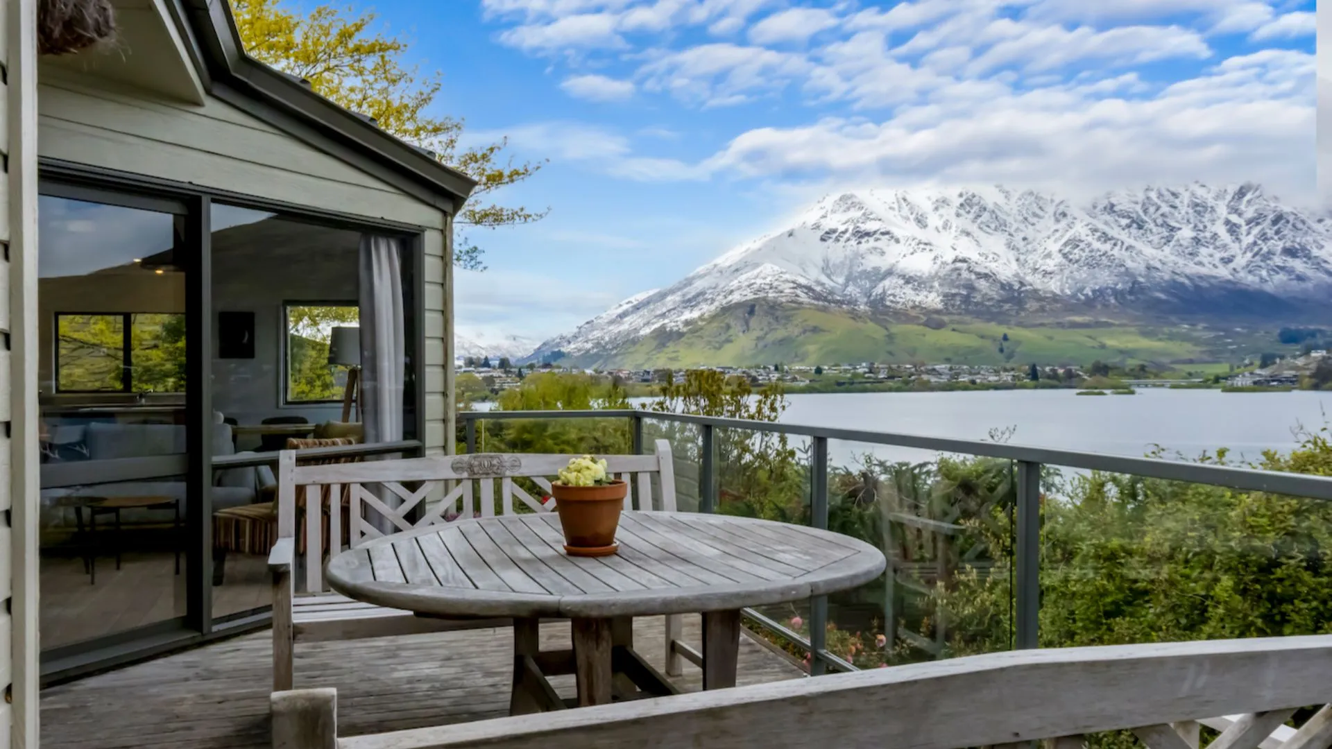Perfect on Perkins – Lake views