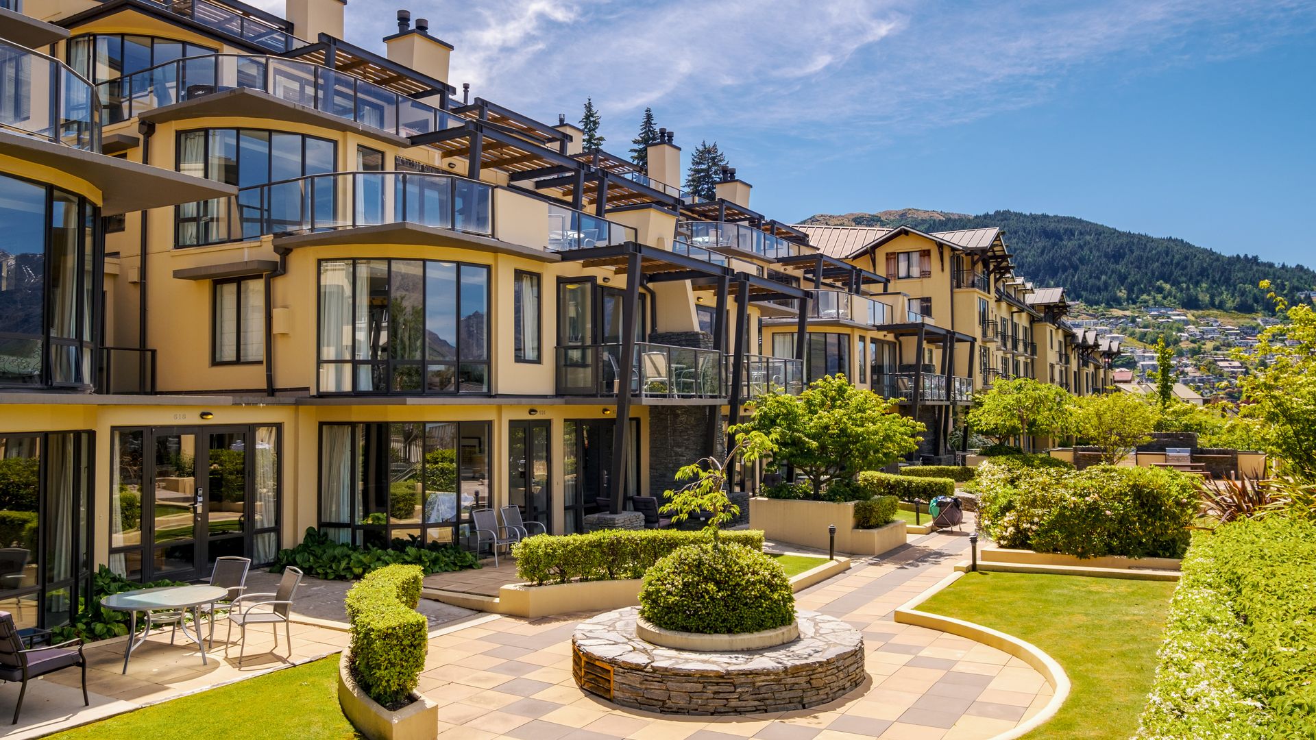 Lakefront at 911 The Beacon | Studio