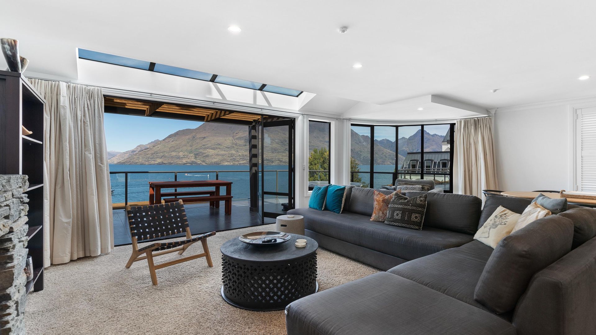 Beacon Lakeside Luxury 908 – 2 Bedroom