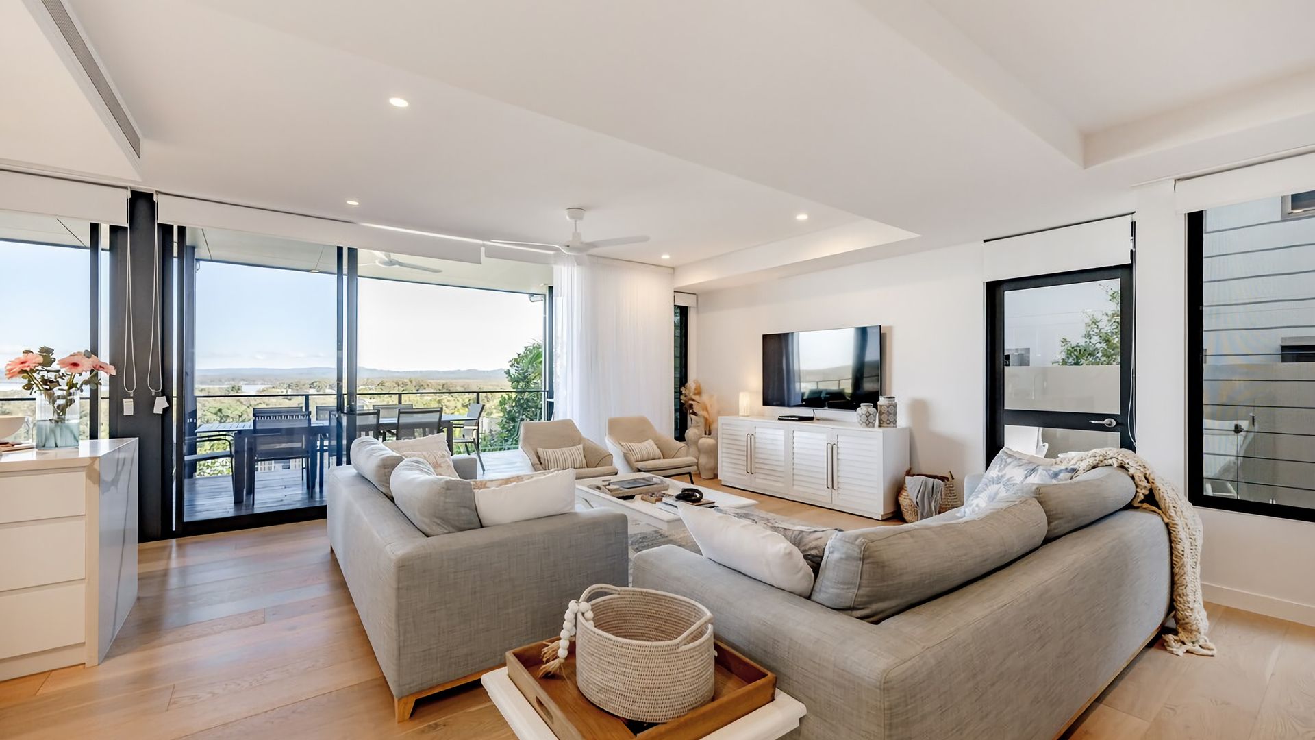 The Hamptons Lake House Noosa Heads Luxury House