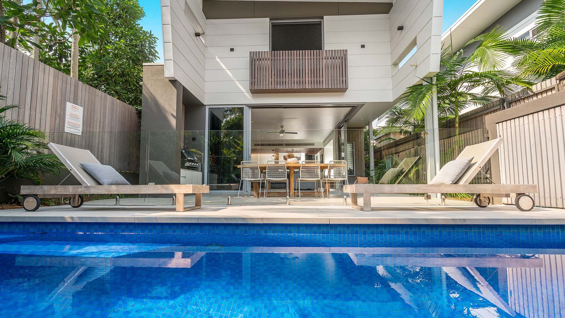 Kokos Beach House 2 – Belongil Beach pad with pool