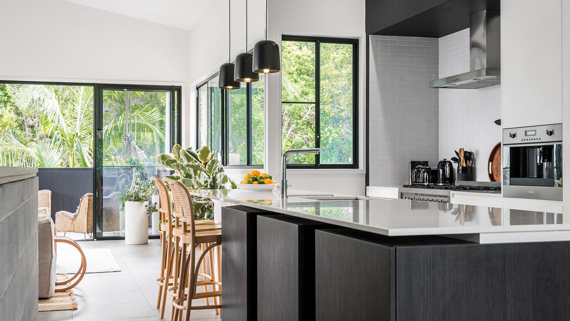 Melaleuca – luxury 4BR retreat with pool