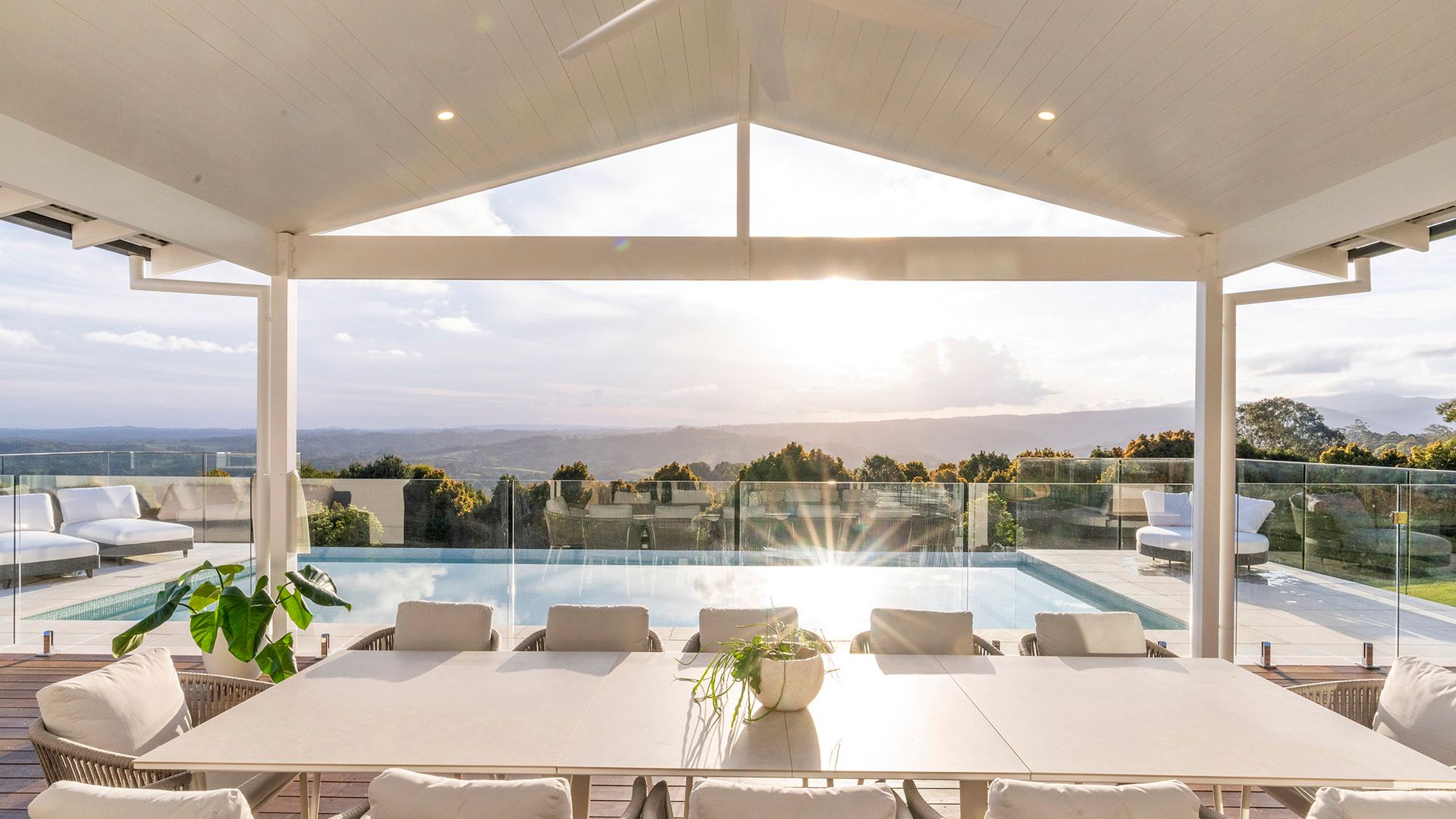 Miren Estate – lavish hinterland estate with pool