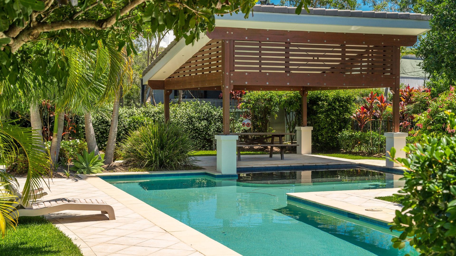 Ocean Walk – villa with pool near Main Beach