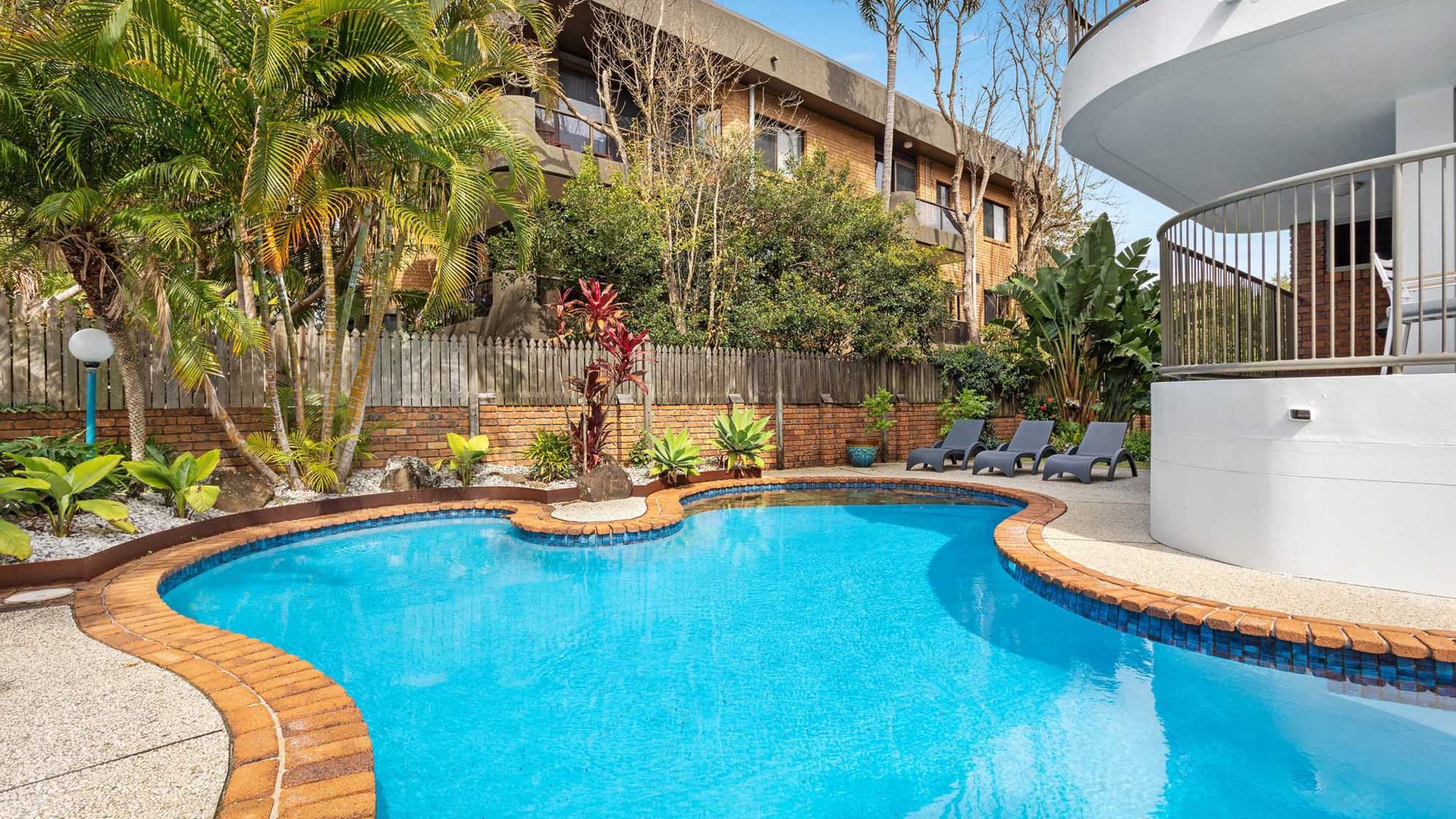 Pacific Blue – beachfront 2 BR apartment with pool