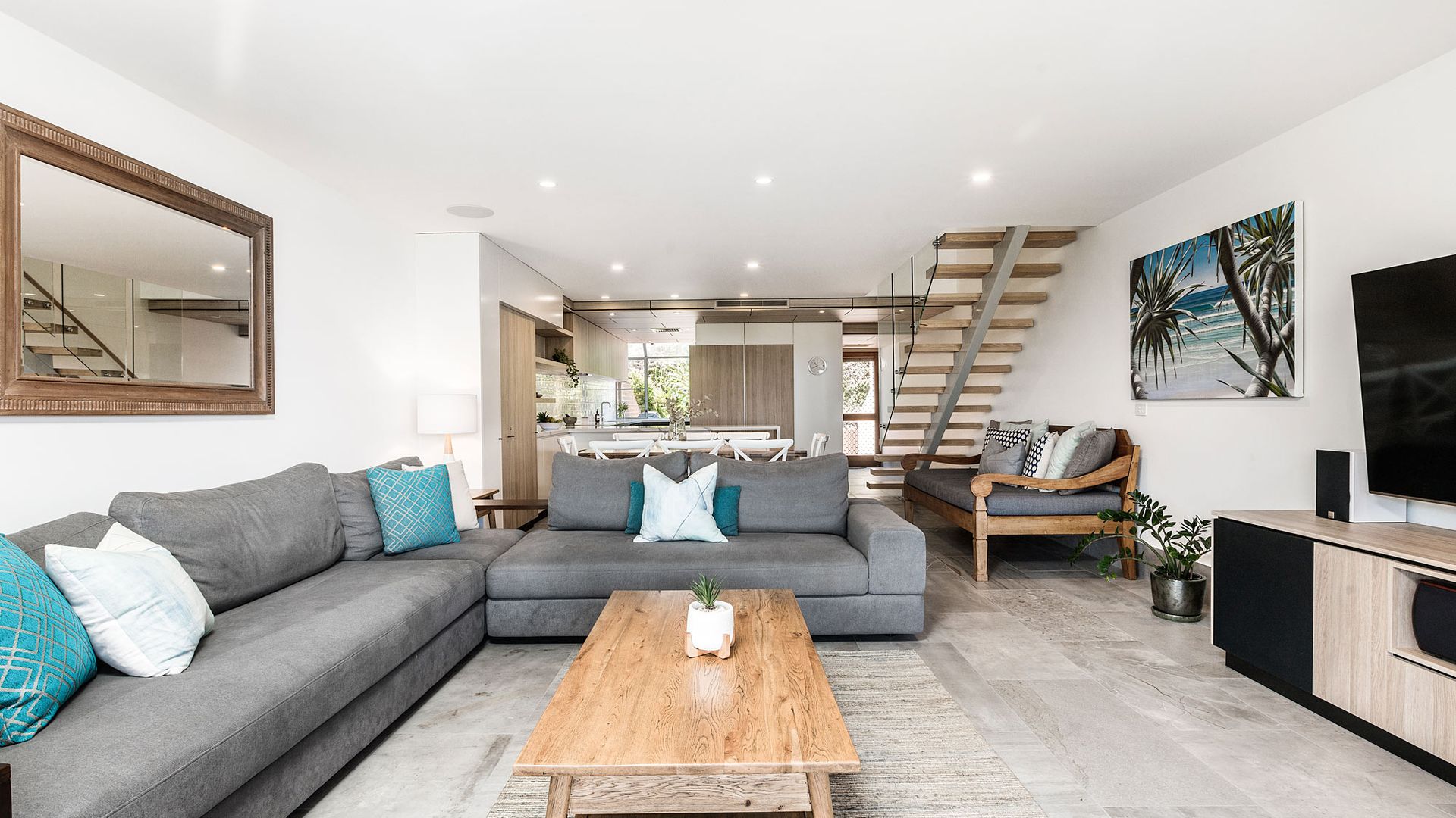 11 James Cook Apartments – w. pool & beach access